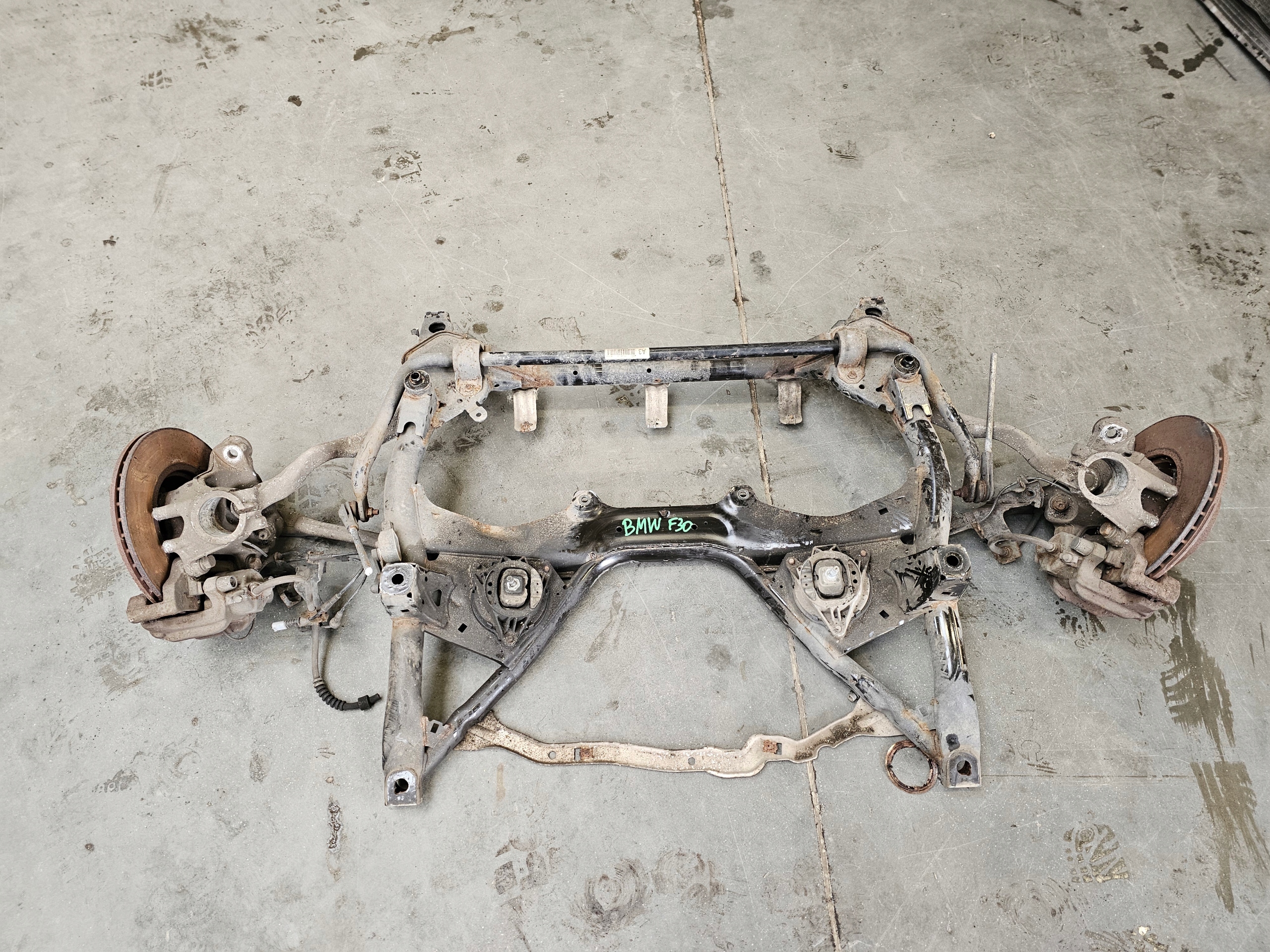 BMW F30 axle beam subframe sususpension swings front 2.0D