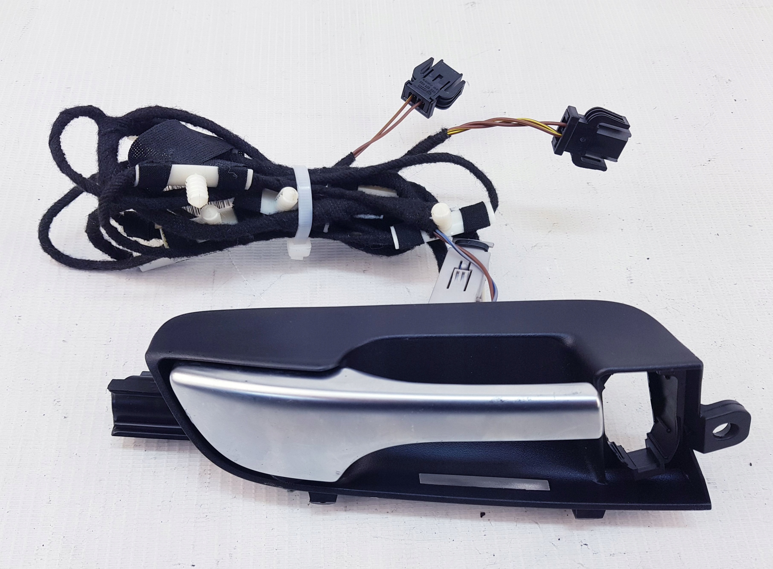 8P3867020A, 8P3971036S - AUDI A3 8P внутренняя ручка левая передняя 8P3867019A