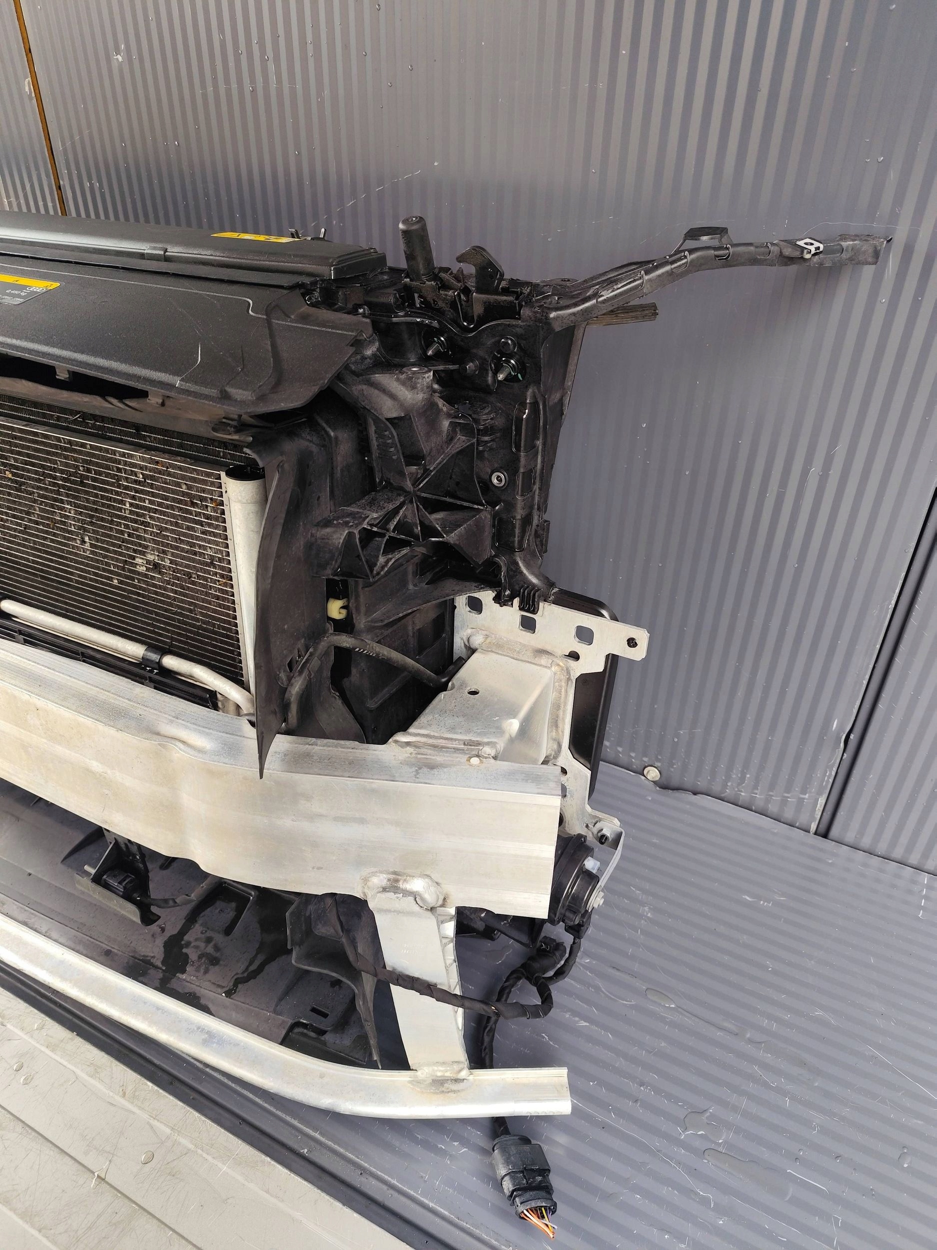 AUDI Q3 II 83A support panel for radiators radiator complete DEMONTAZ