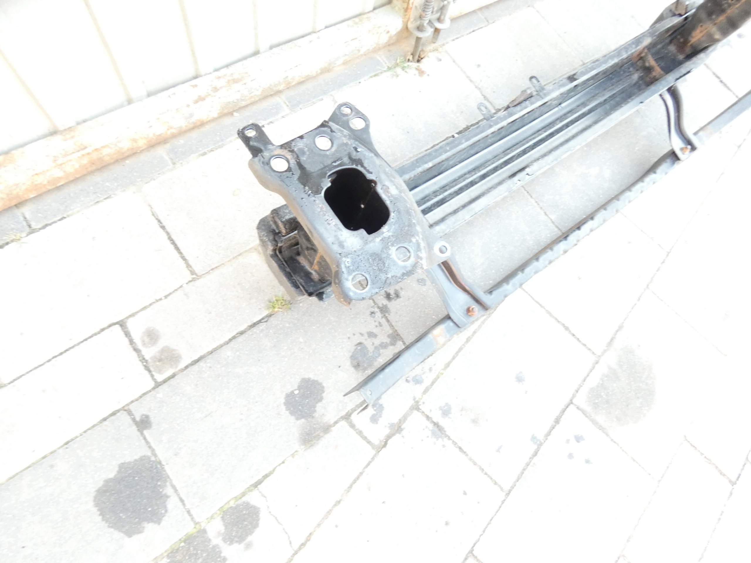 bumper support front ABSORBER PASSAT B6 05-10 KOMPLET