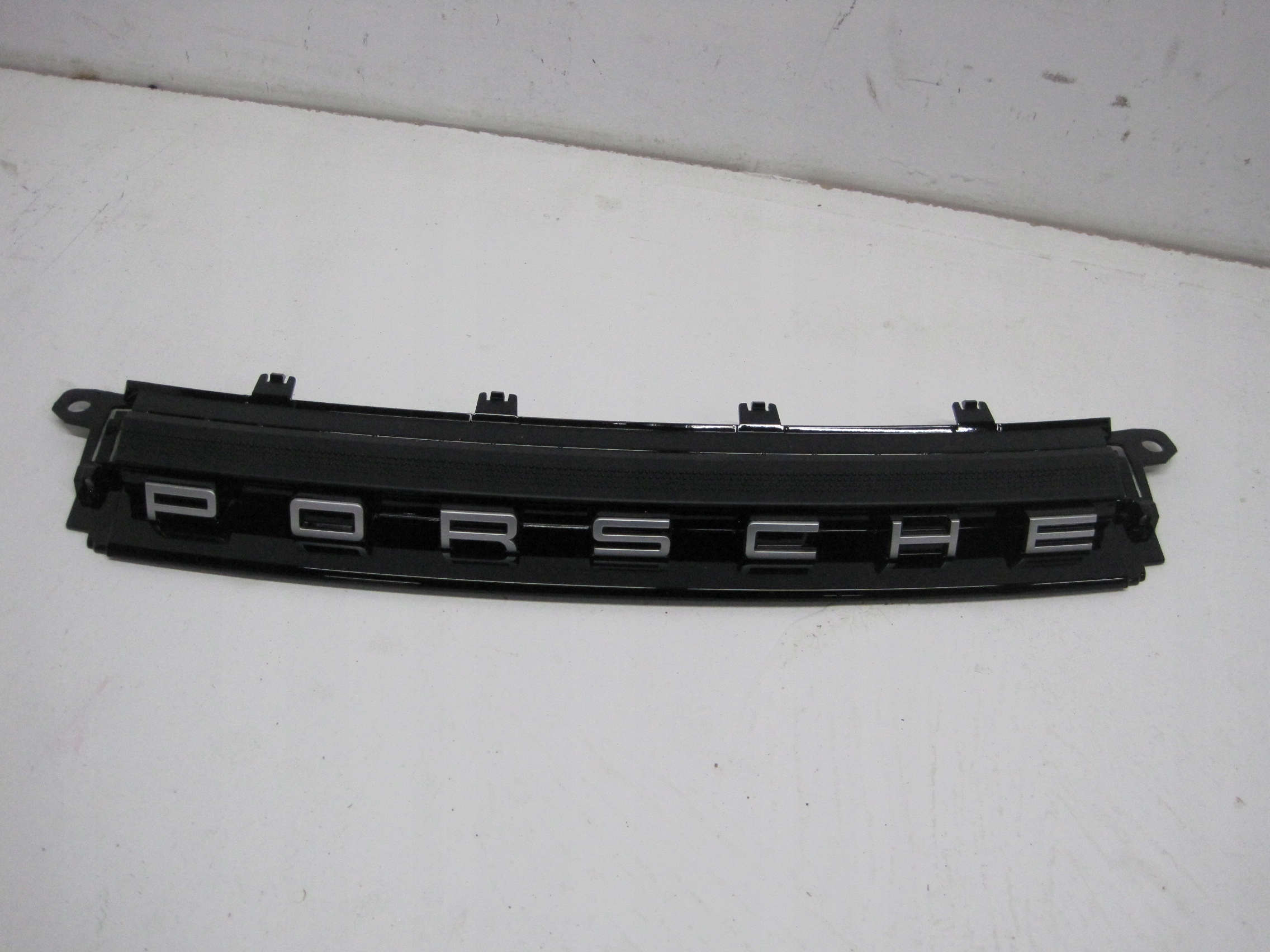 cap moulding bonnet LOGO PORSCHE CARRERA 992807823B