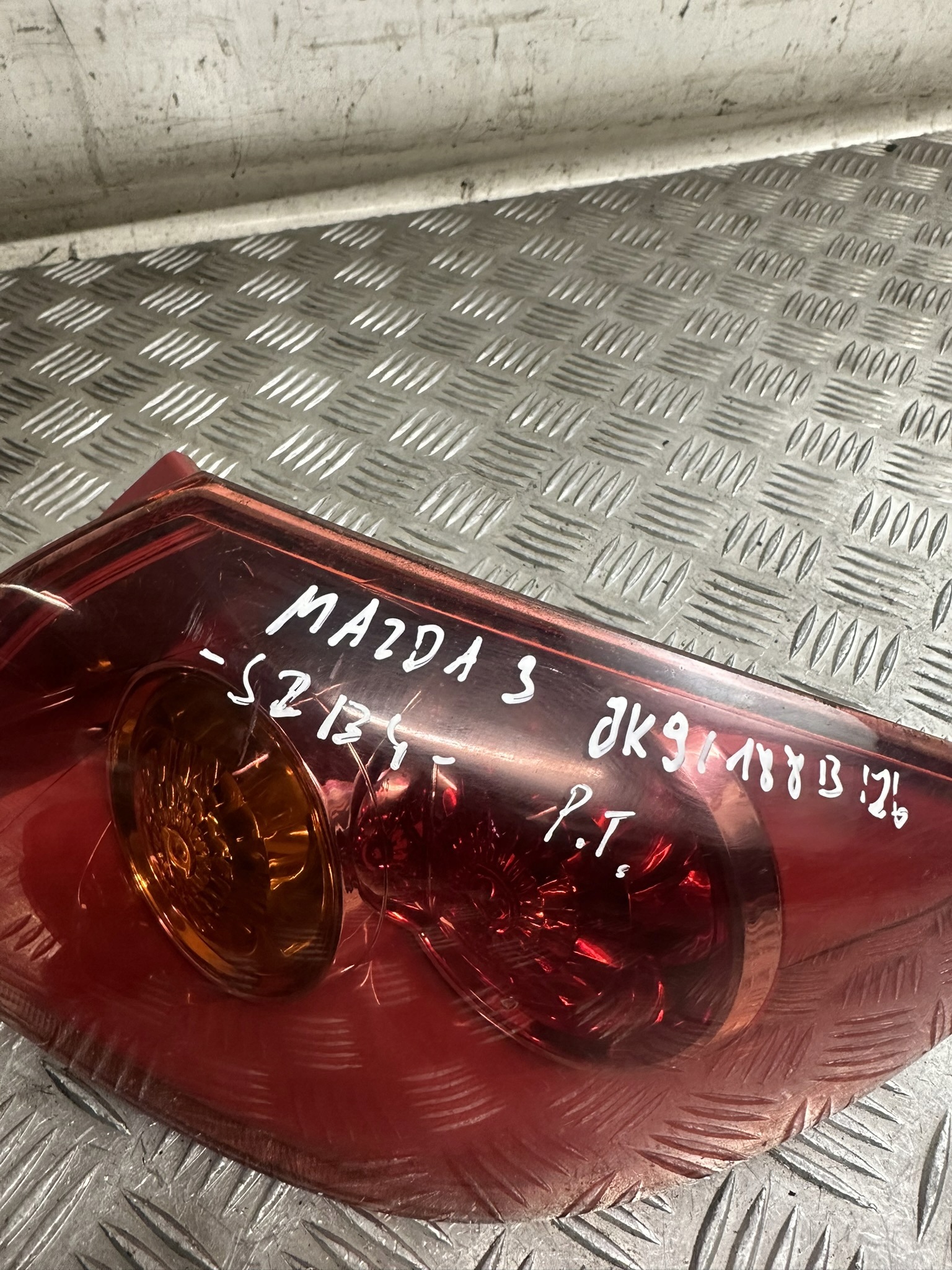 fanale faro destra posteriore W parafango MAZDA 3