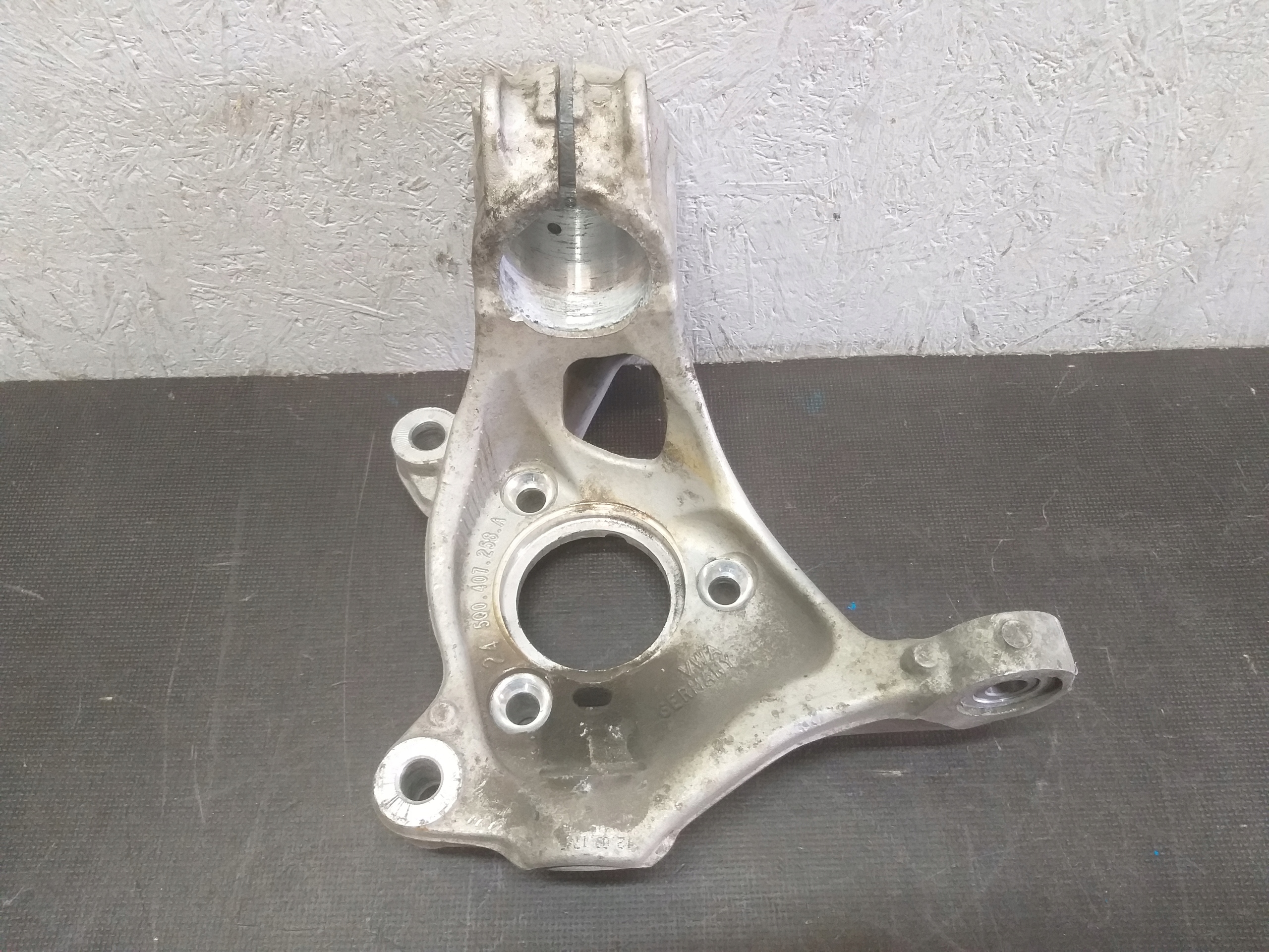 SWING RIGHT FRONT AUDI VW 5Q0407258A