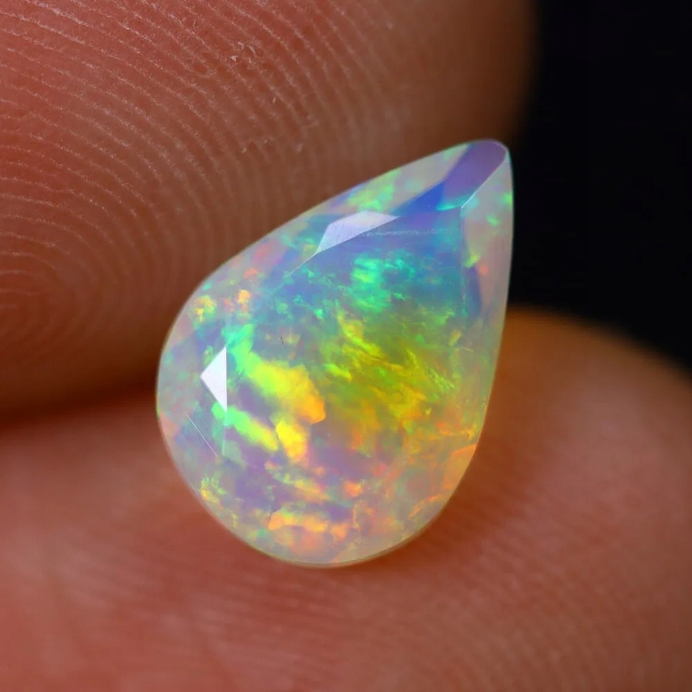 Přírodní opál 1.30 ct Lžička Etiopie certifikát Wbd