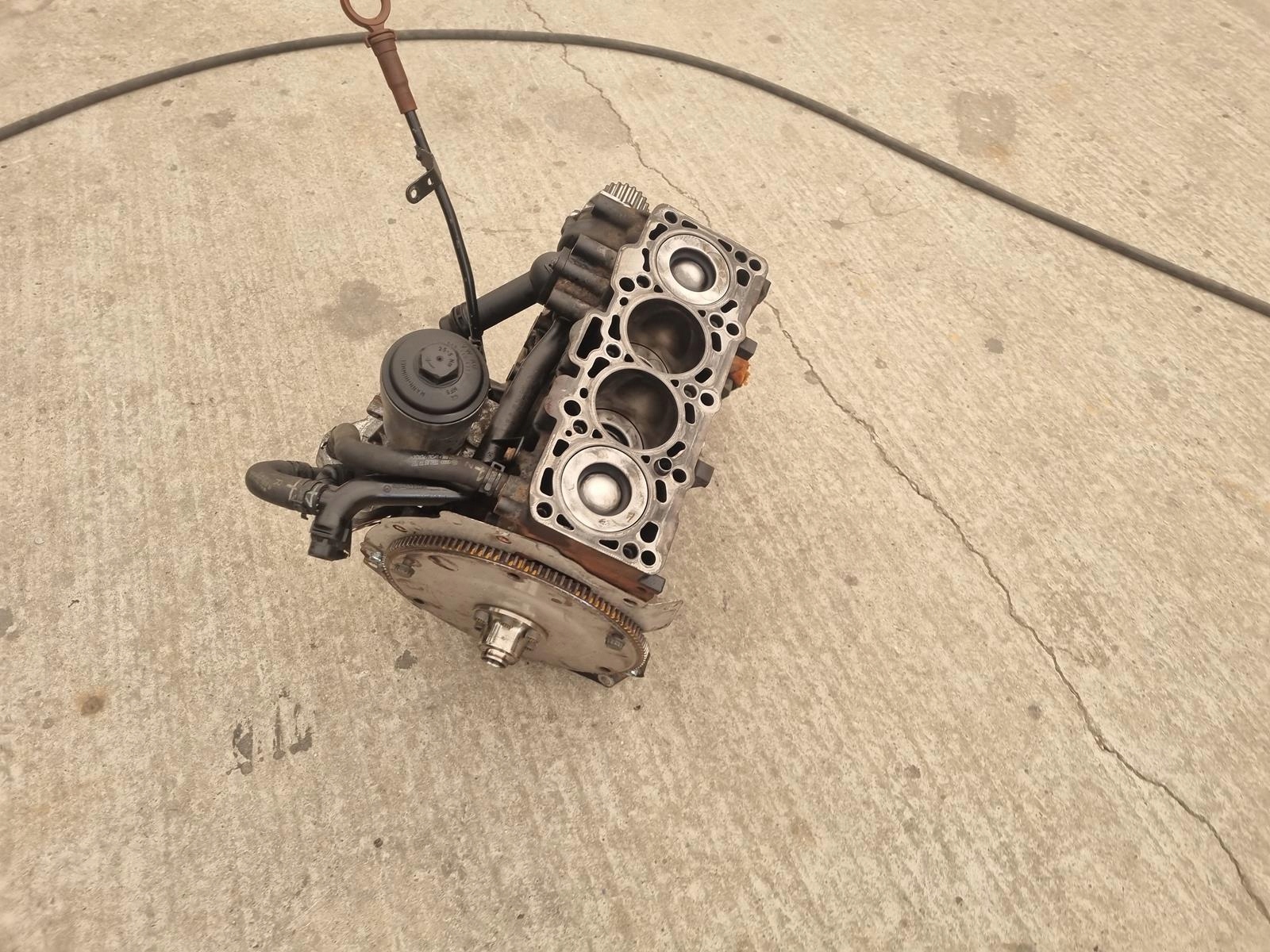 Blok silnika kompletny CAG CAGA 143km 2.0TDI Audi A4 B8 A5 8T Q5 A6 Producent części Audi OE