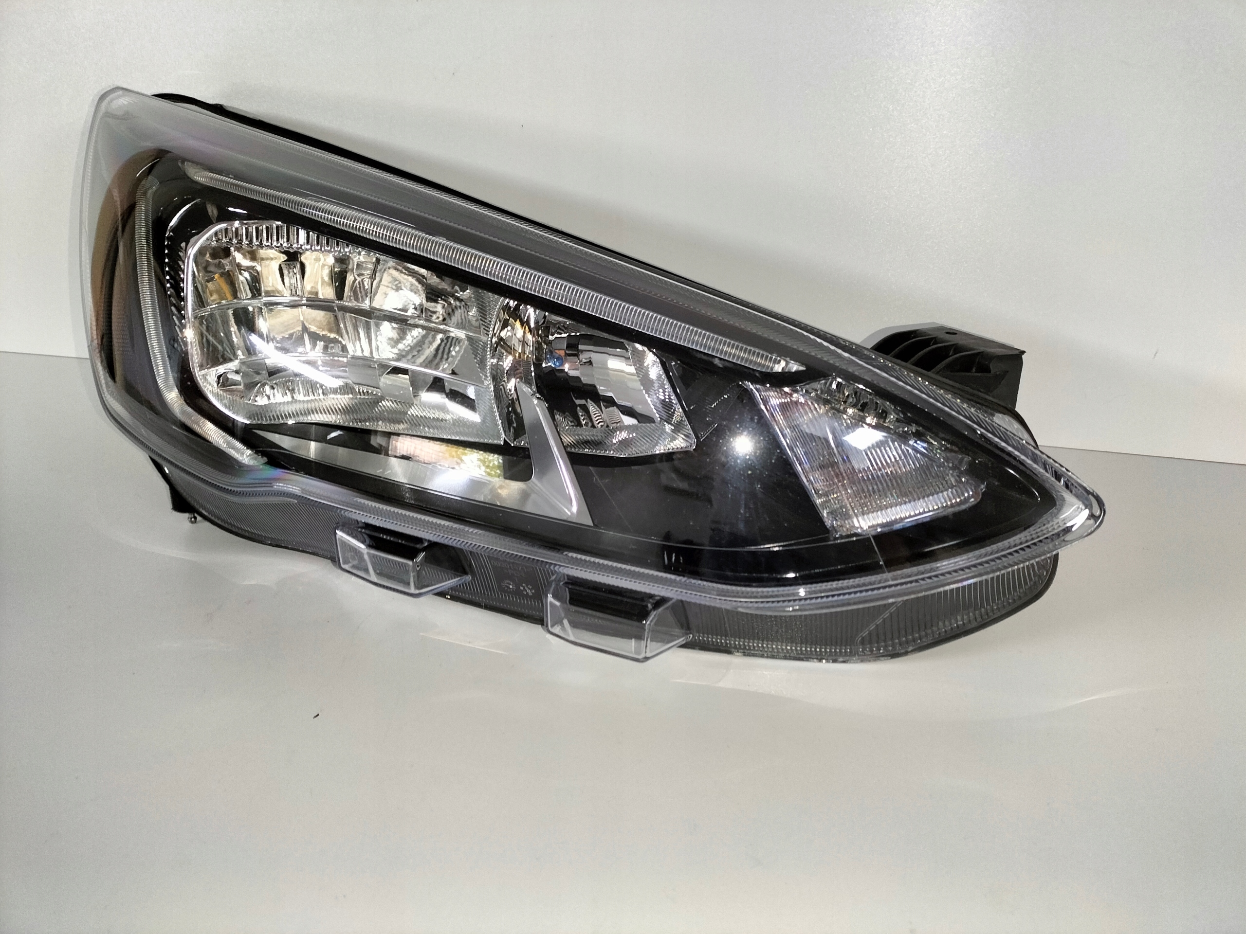 light front reflektor right FORD FOCUS MK4 18