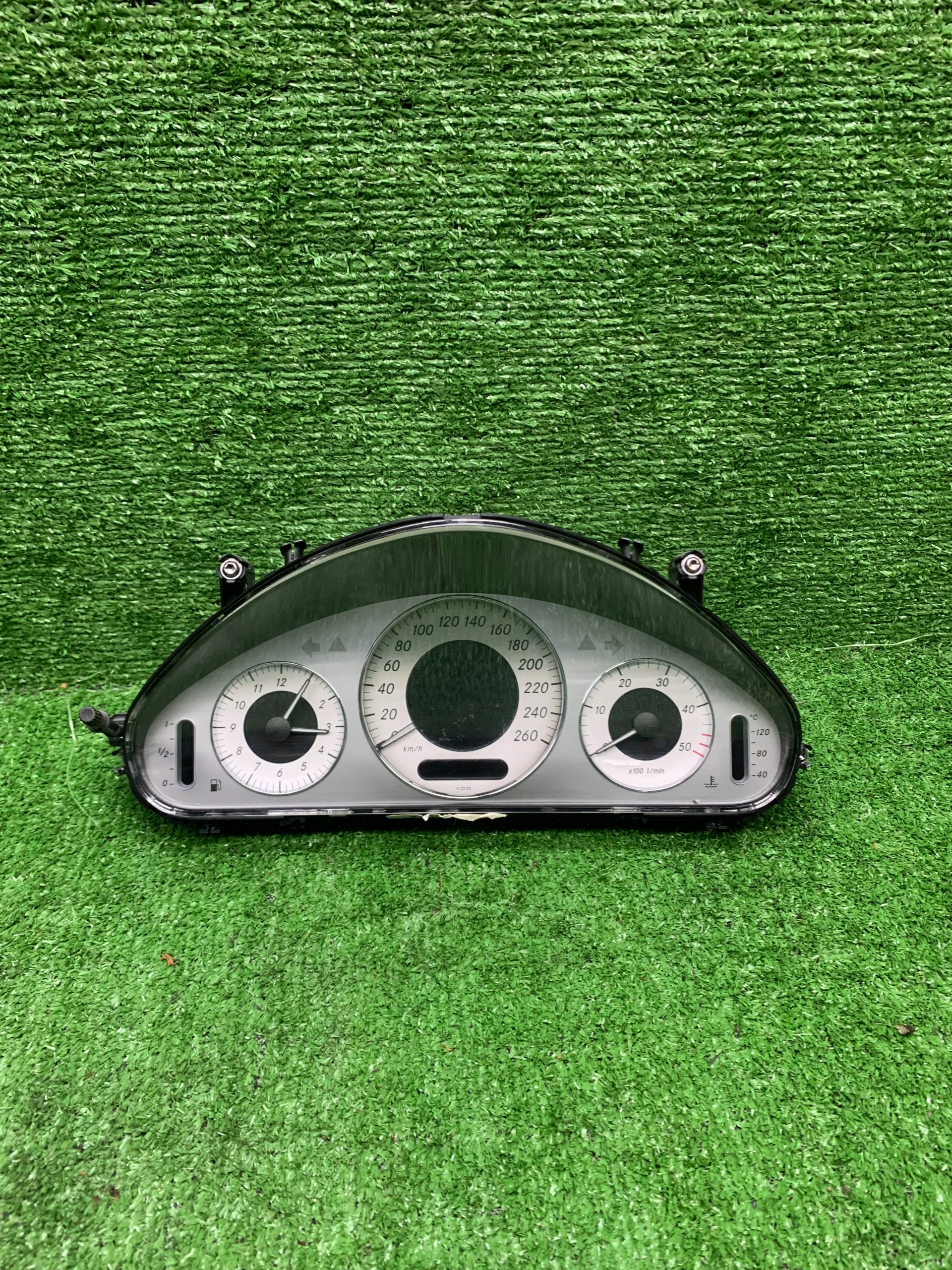 LICZNIK MERCEDES W211 DIAZEL A2114407411 EUROPA