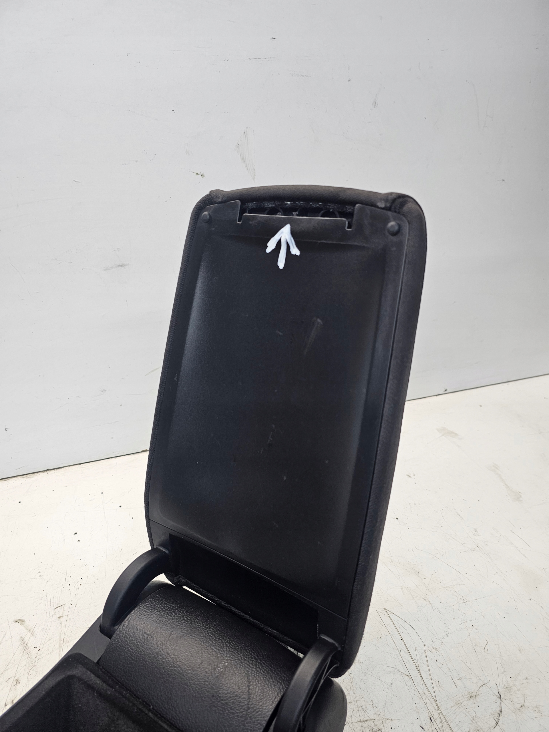 Armlehne vorne AUDI A6 C6 *MATERIAL* *3**