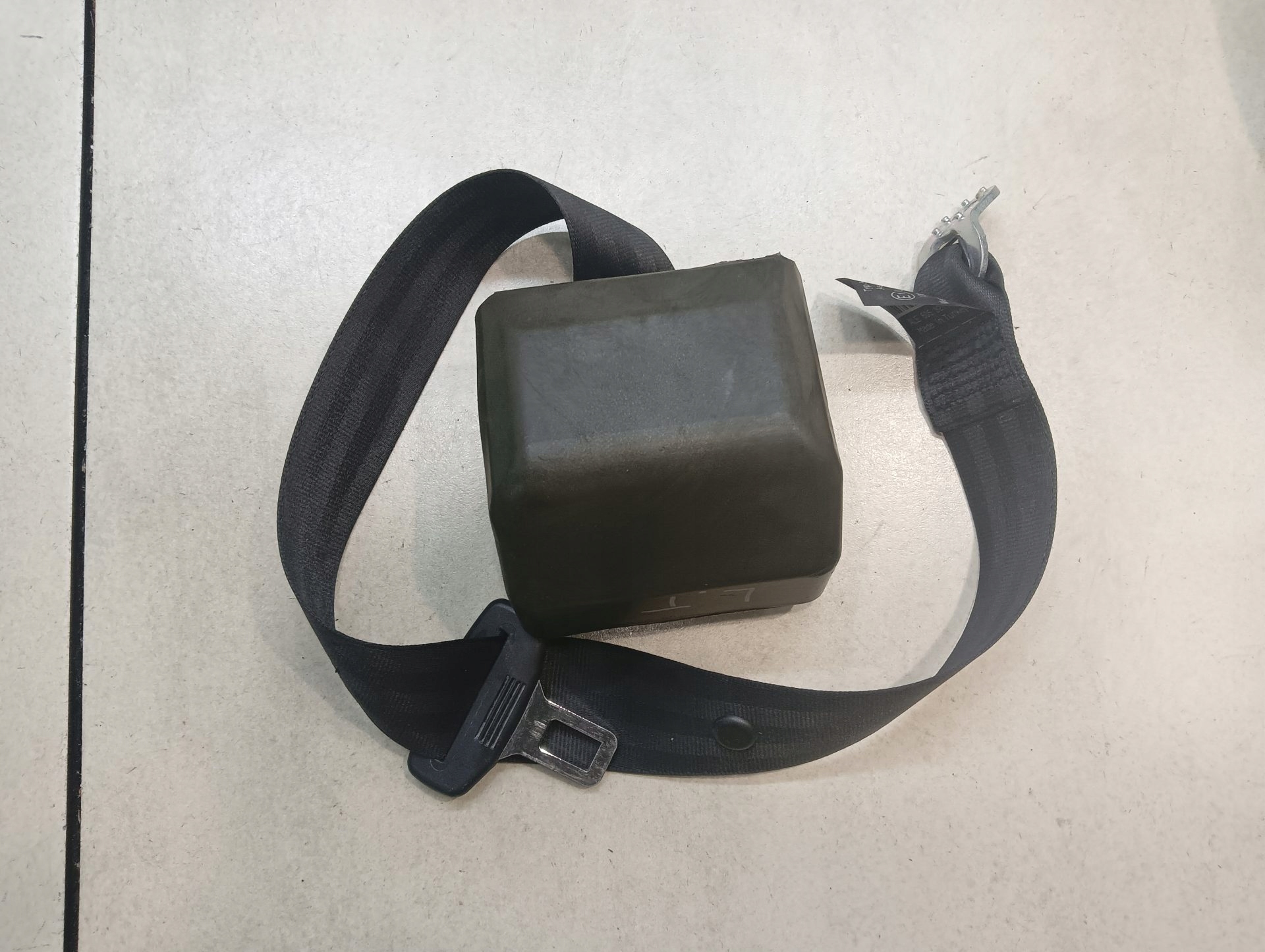 Gurten Sicherheits links heck AUDI A6 C6 4F0857805E