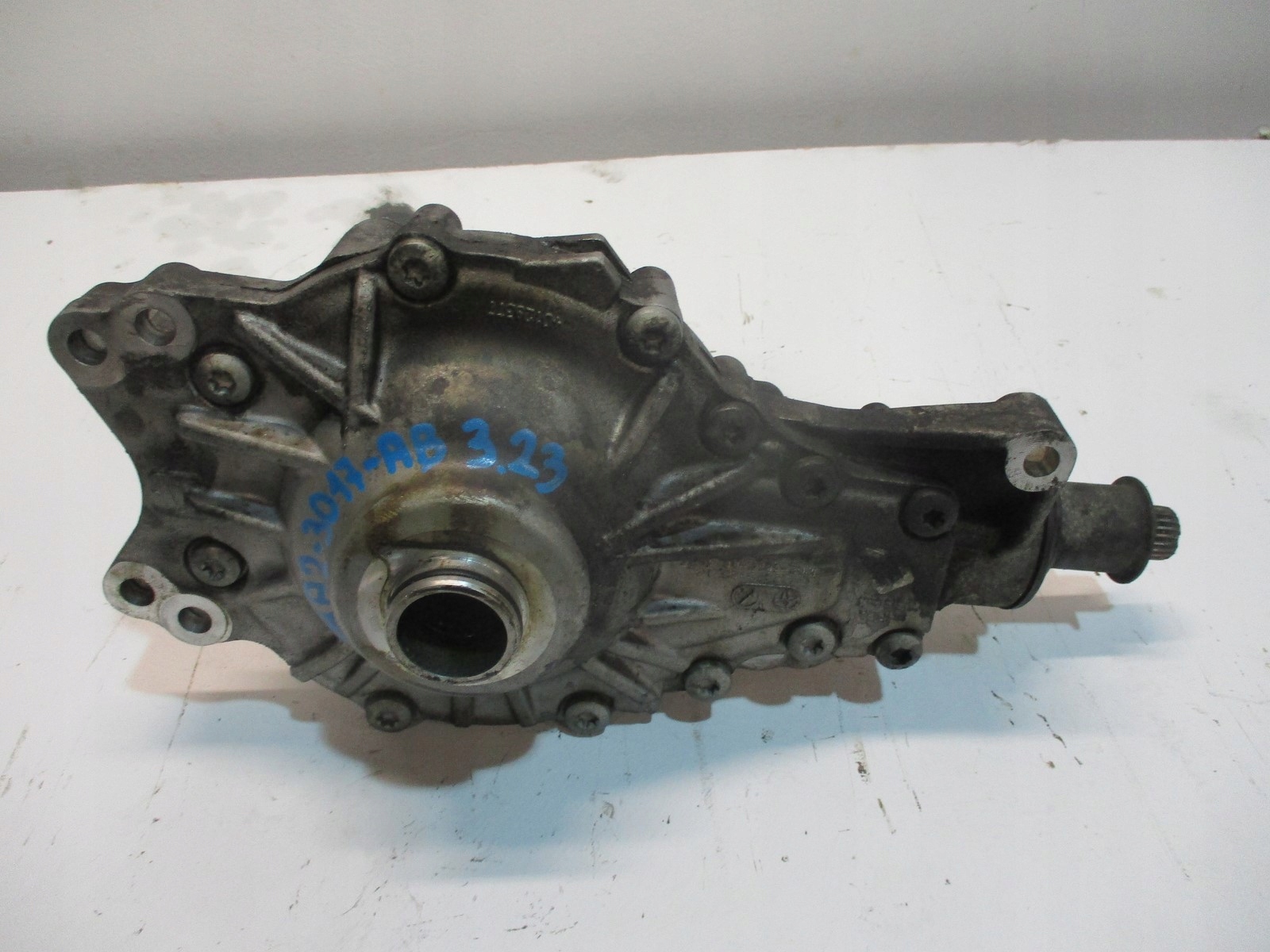 Reduktor Boîte de vitesse RANGE ROVER VELAR 2,0BIT J8A2-3017-AB