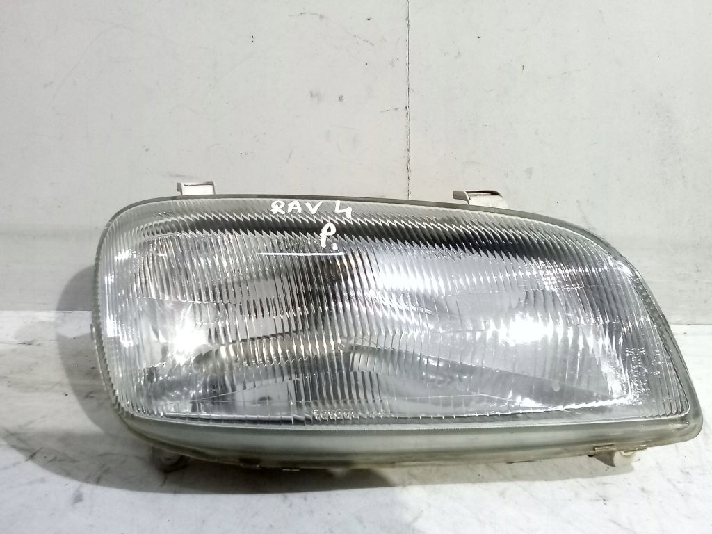 Toyota Rav4 and 3D light right front front