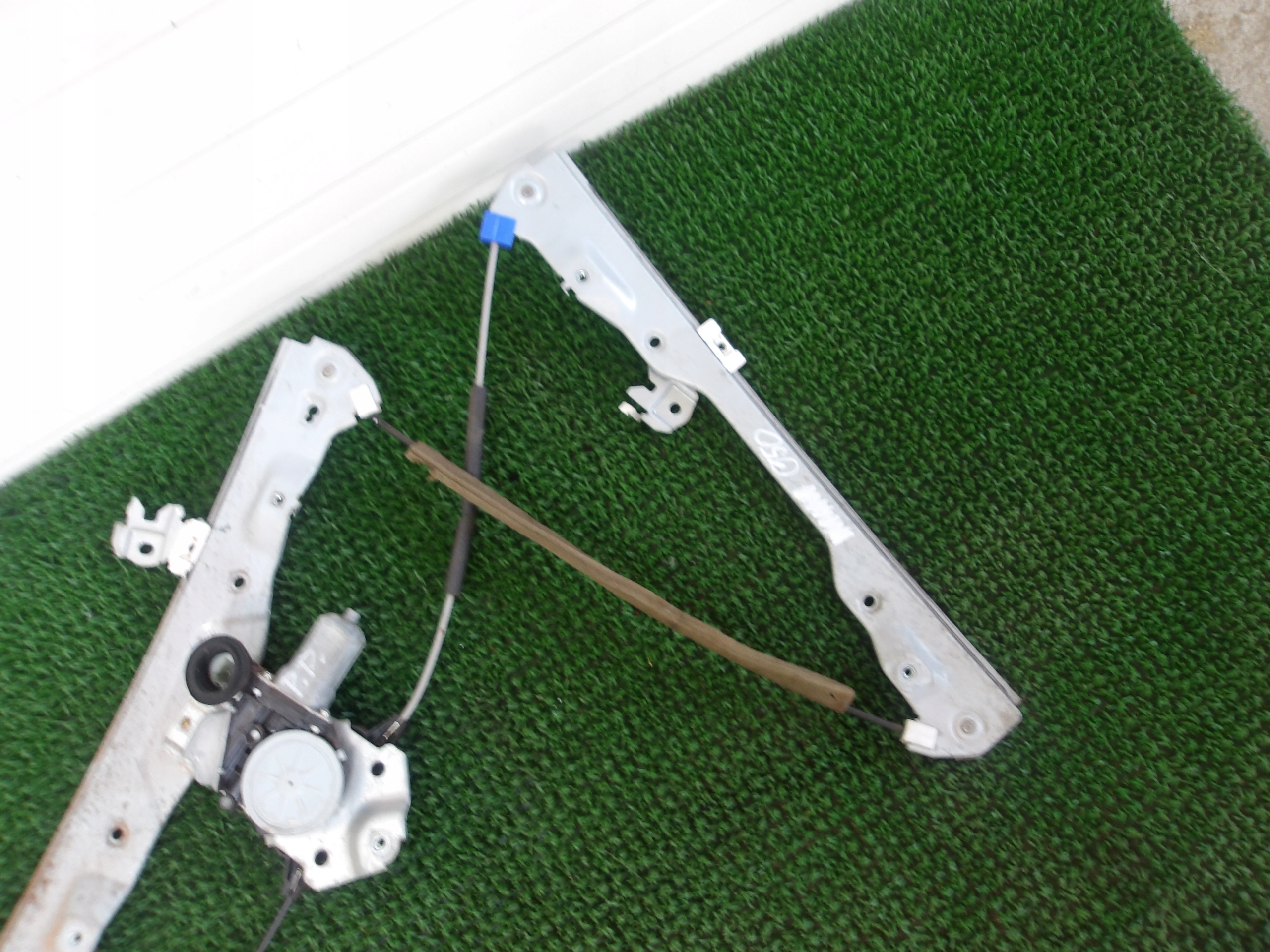 INFINITI Q50 13-18 window regulator front right