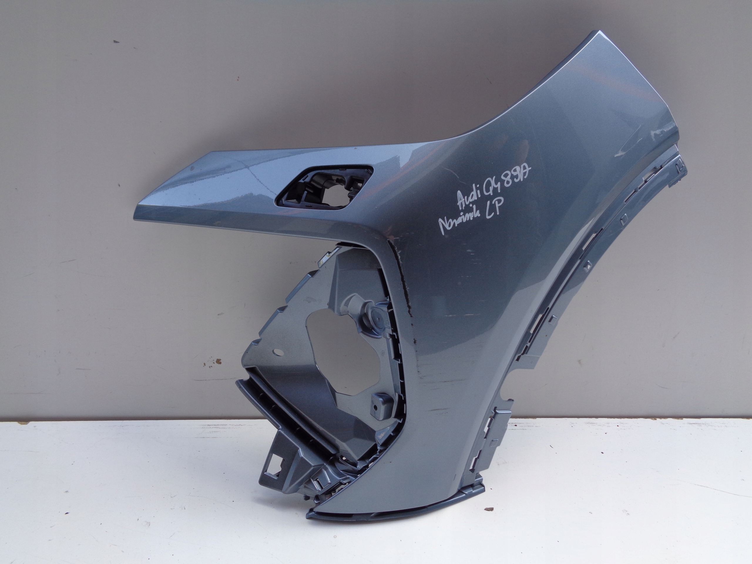 Ecke der Stoßstange links vorne AUDI Q4 89A