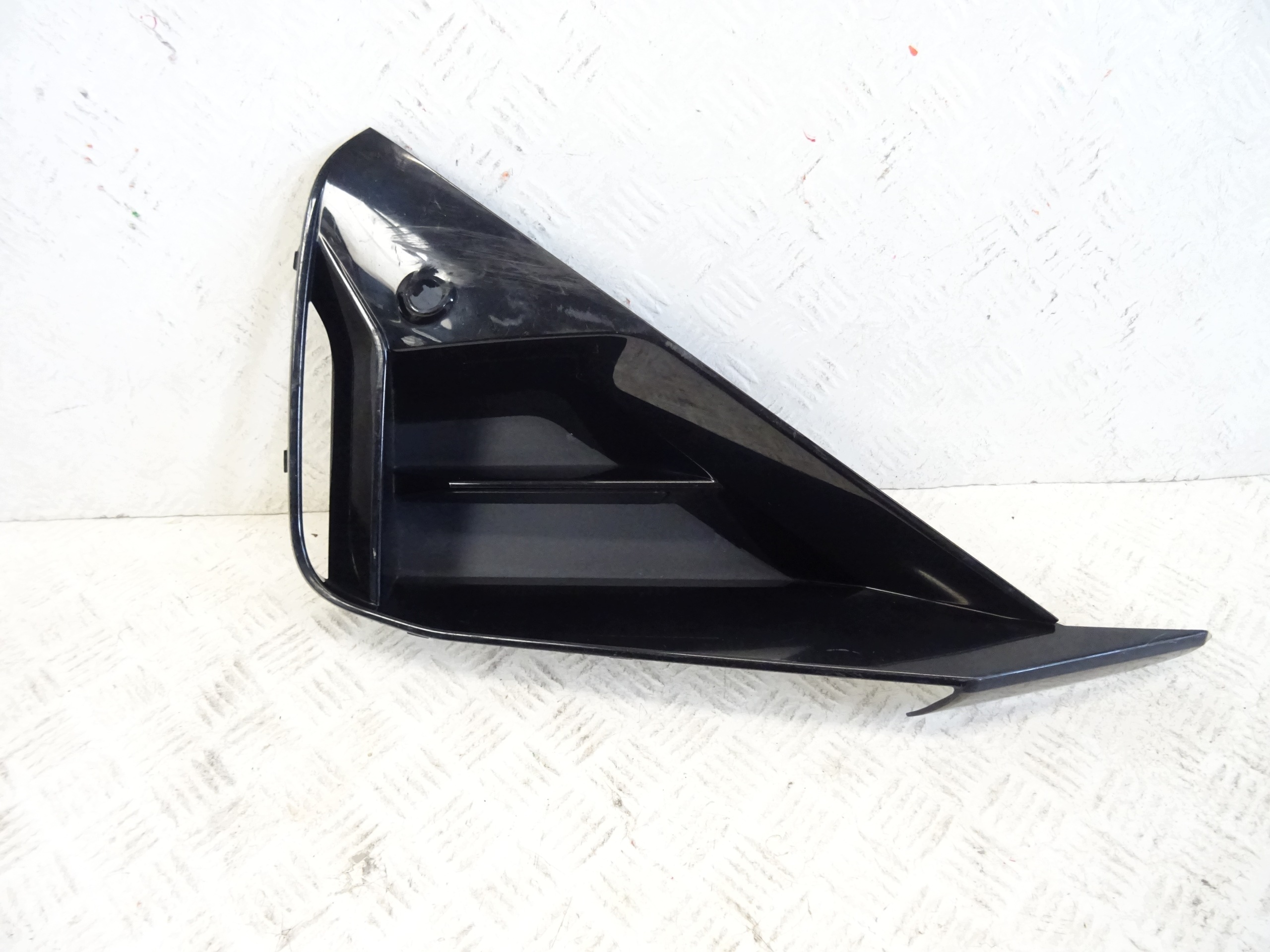grid of a bumper front right BMW 2 G42 117396-10