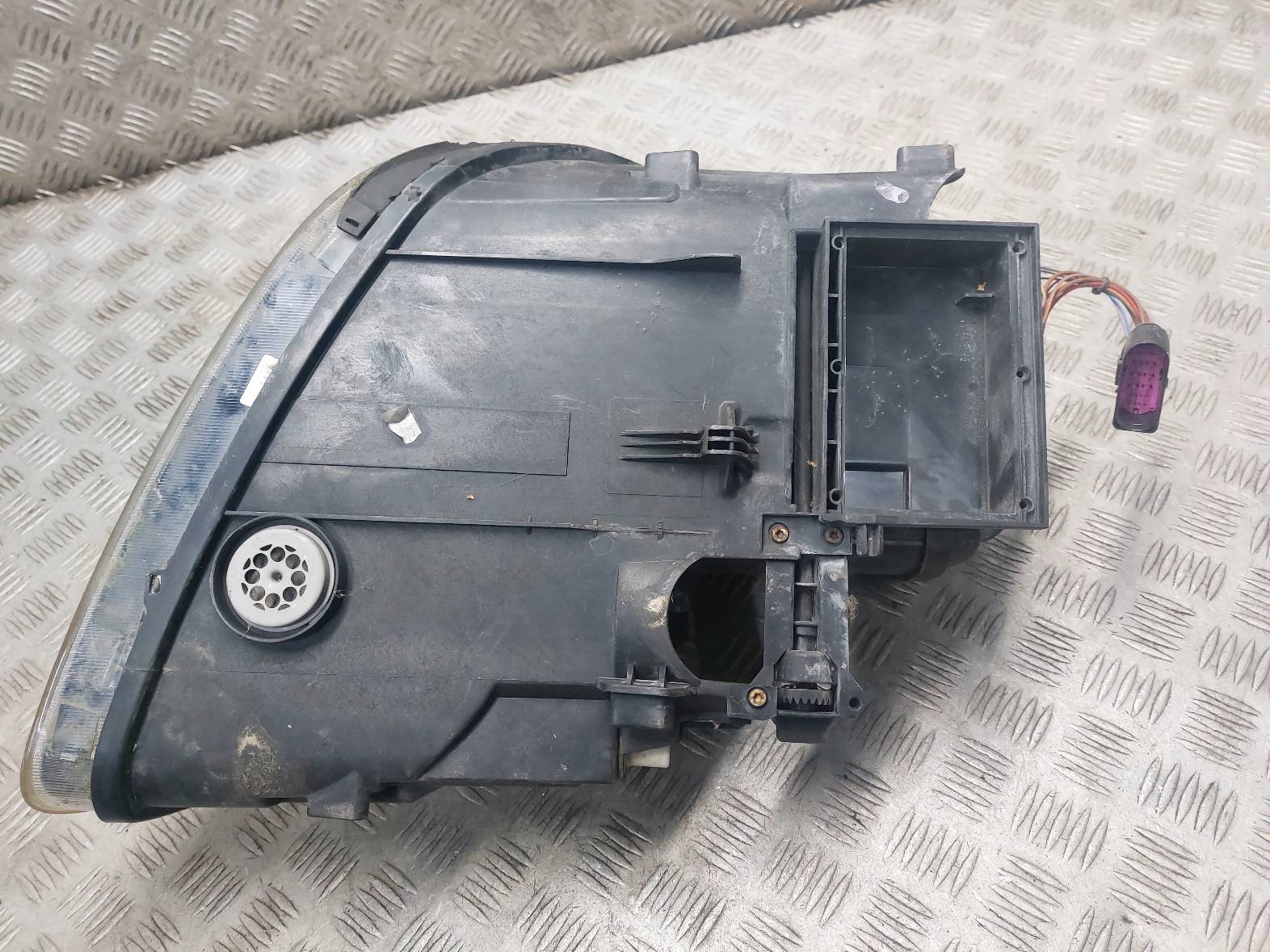 light left front PORSCHE CAYENNE and UK 7L5941005AS