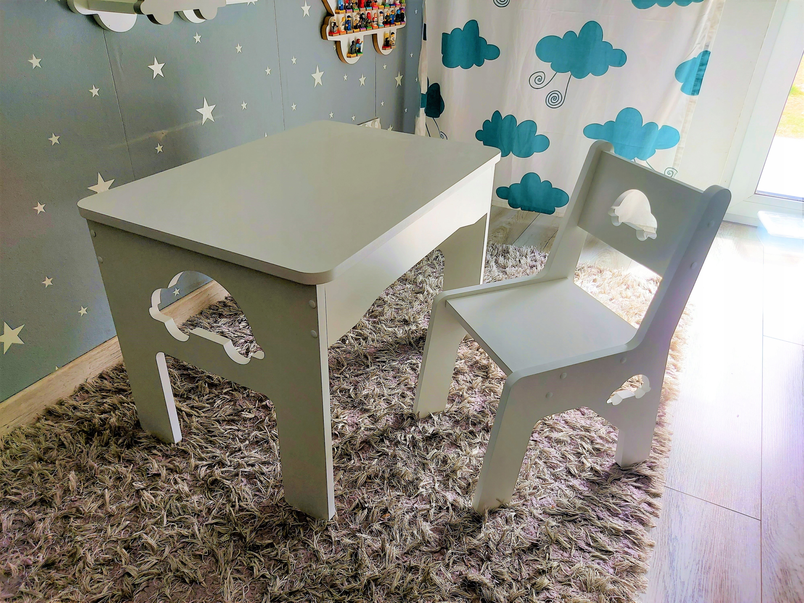 Stolik i krzesełko dla dziecka syna z autkami autami zestaw pojazdy auta Marka Moliland