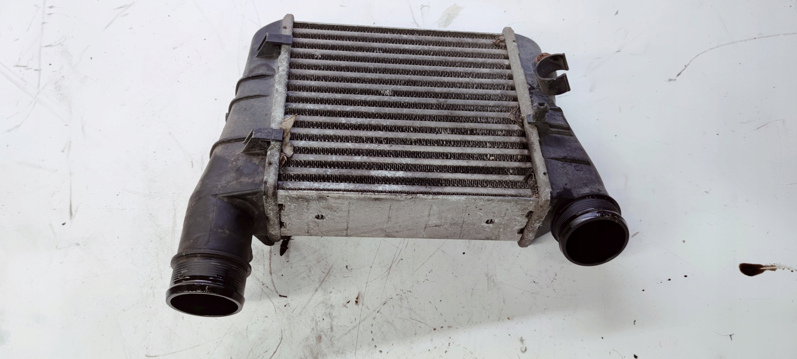 Kühler INTERCOOLER AUDI A4 B7 8E0145805AA
