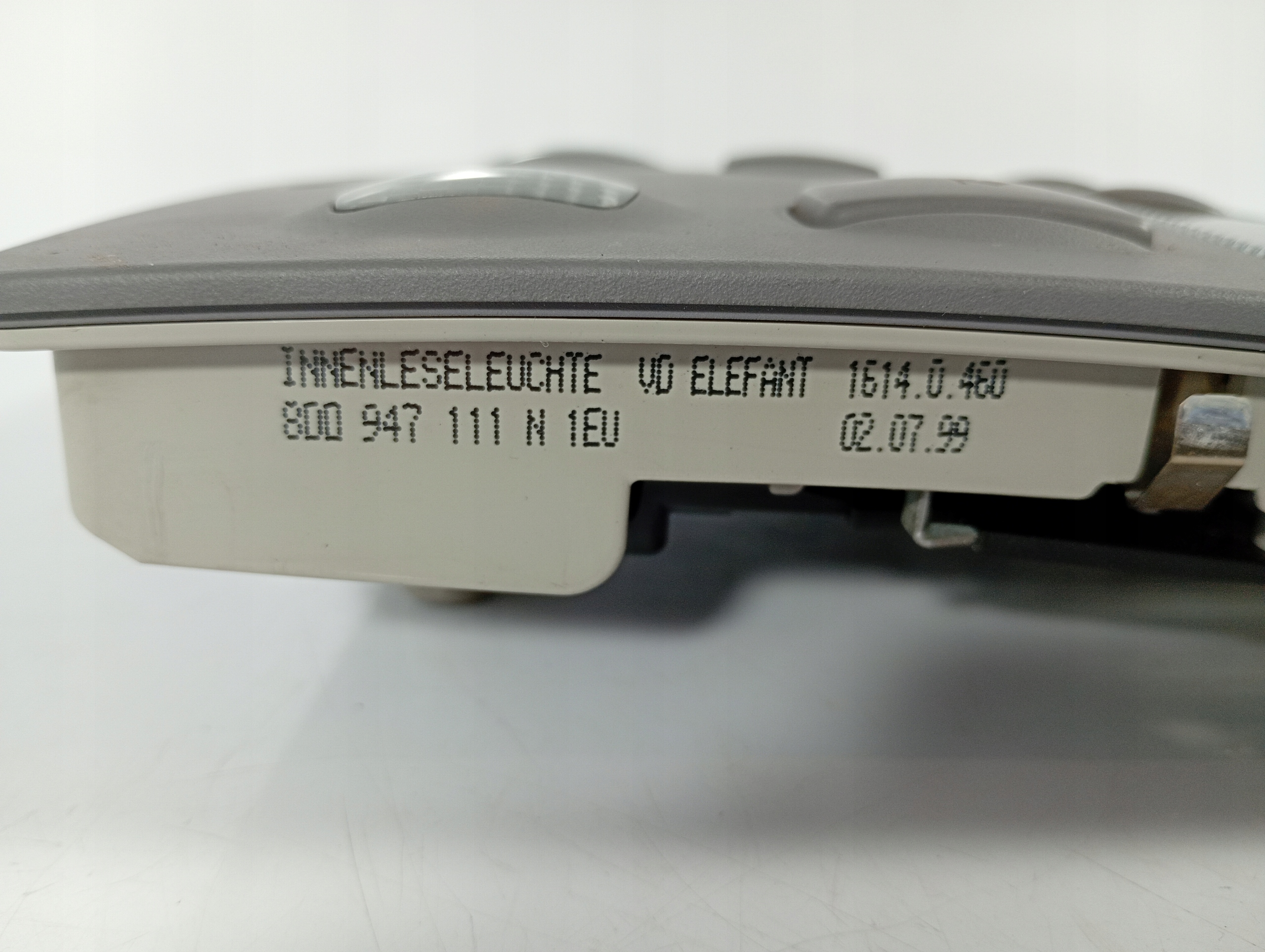 Audi A4 B5 94-01 OSWIETLENIE roof light cabs 8D0947111