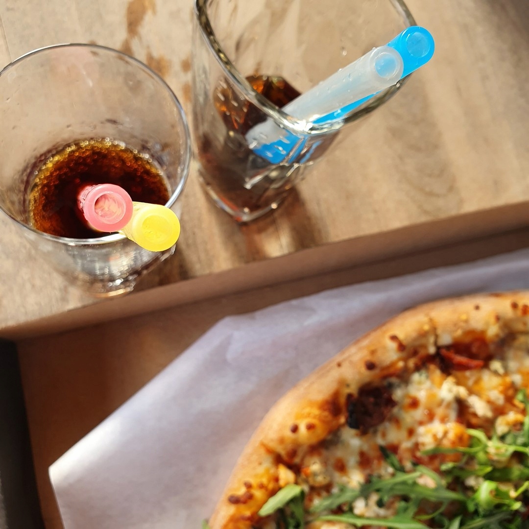 Słomki silikonowe Fommi wielorazowe 4szt + czyścik Kolor dominujący wielokolorowy