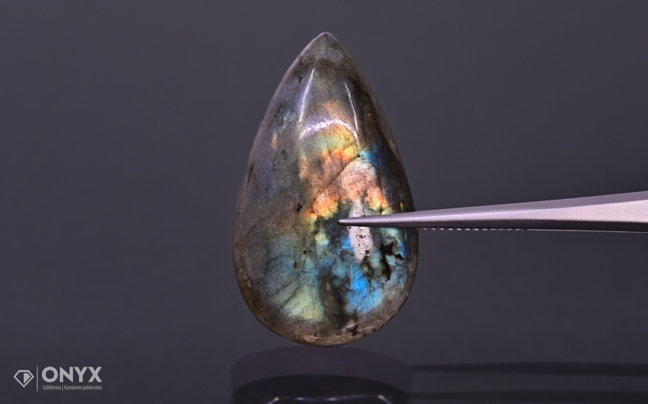 Labradorit kabošon slza 31,5x19 mm