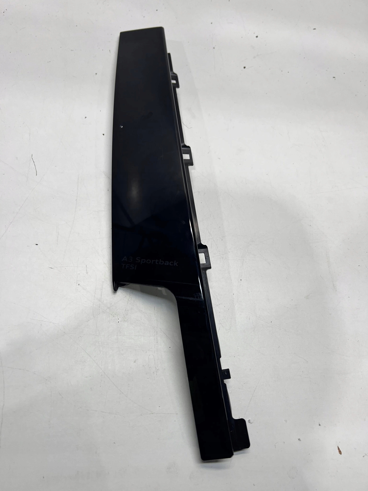 cap cover SLUPKA AUDI A3 8Y right front 8Y0837902