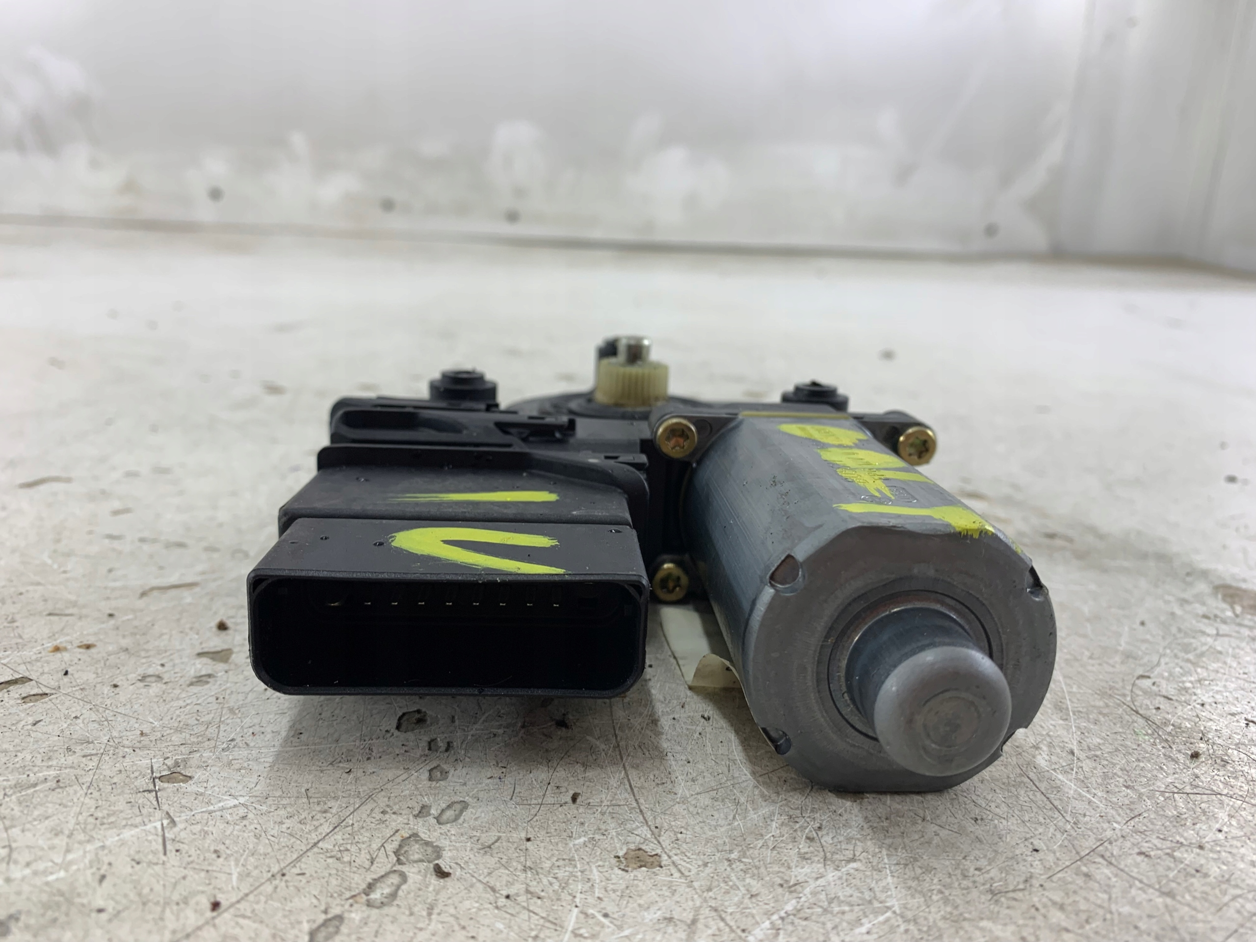 VW PASSAT B5 KOMBI mini motor windows left rear part 3B9839751M