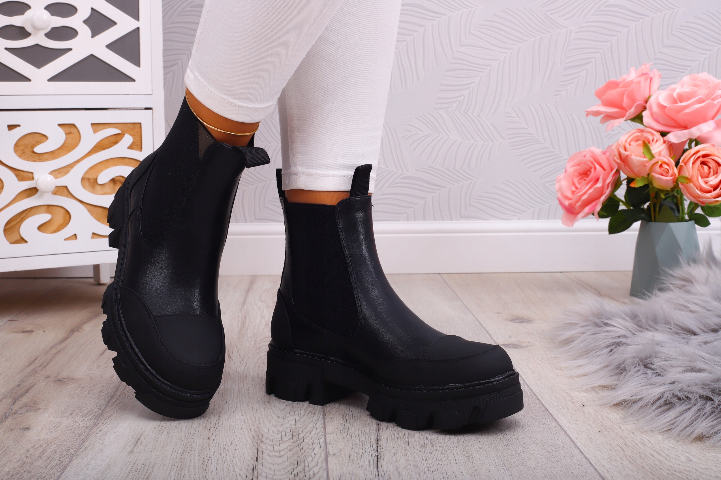 BOTKI DAMSKIE GLANY BUTY KLASYCZNE SZTYBLETY Wysokość za kostkę