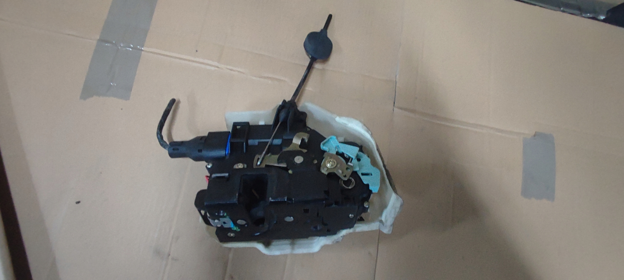 VW GOLF V plus lock door right front front 9 PIN