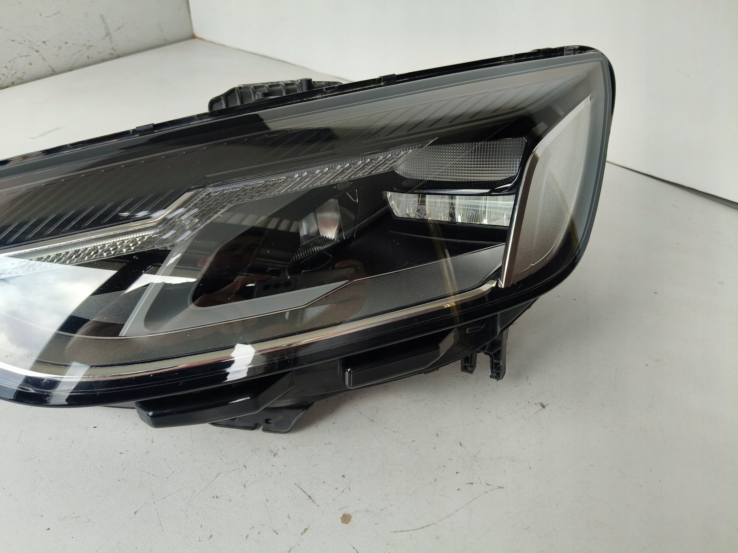 light left REFLEKTOR AUDI A4 B9 8W 8W0 19- LIFT FULL LED
