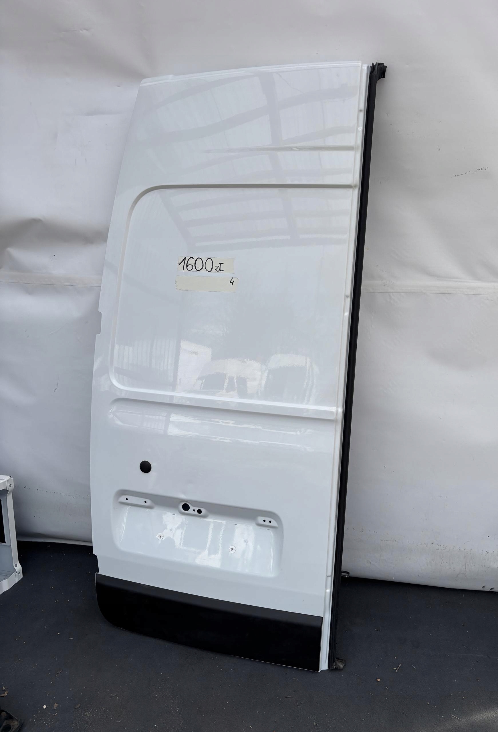 MASTER 3 4 MOVANO NV400 10- door rear. rear part left BIALE ORYGINALNE