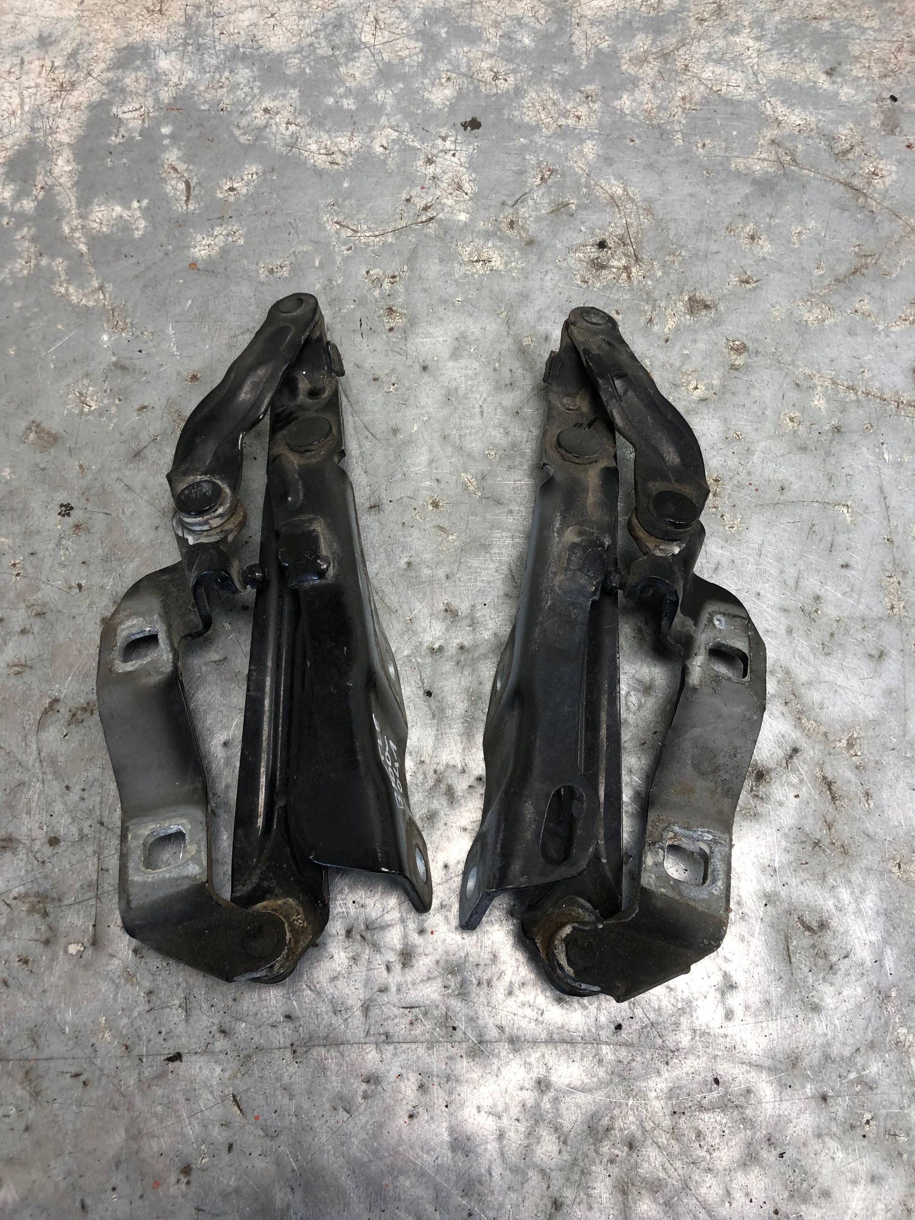 Cerniere cofano L041 VW NEW BEETLE 1C0823301 1C0823302