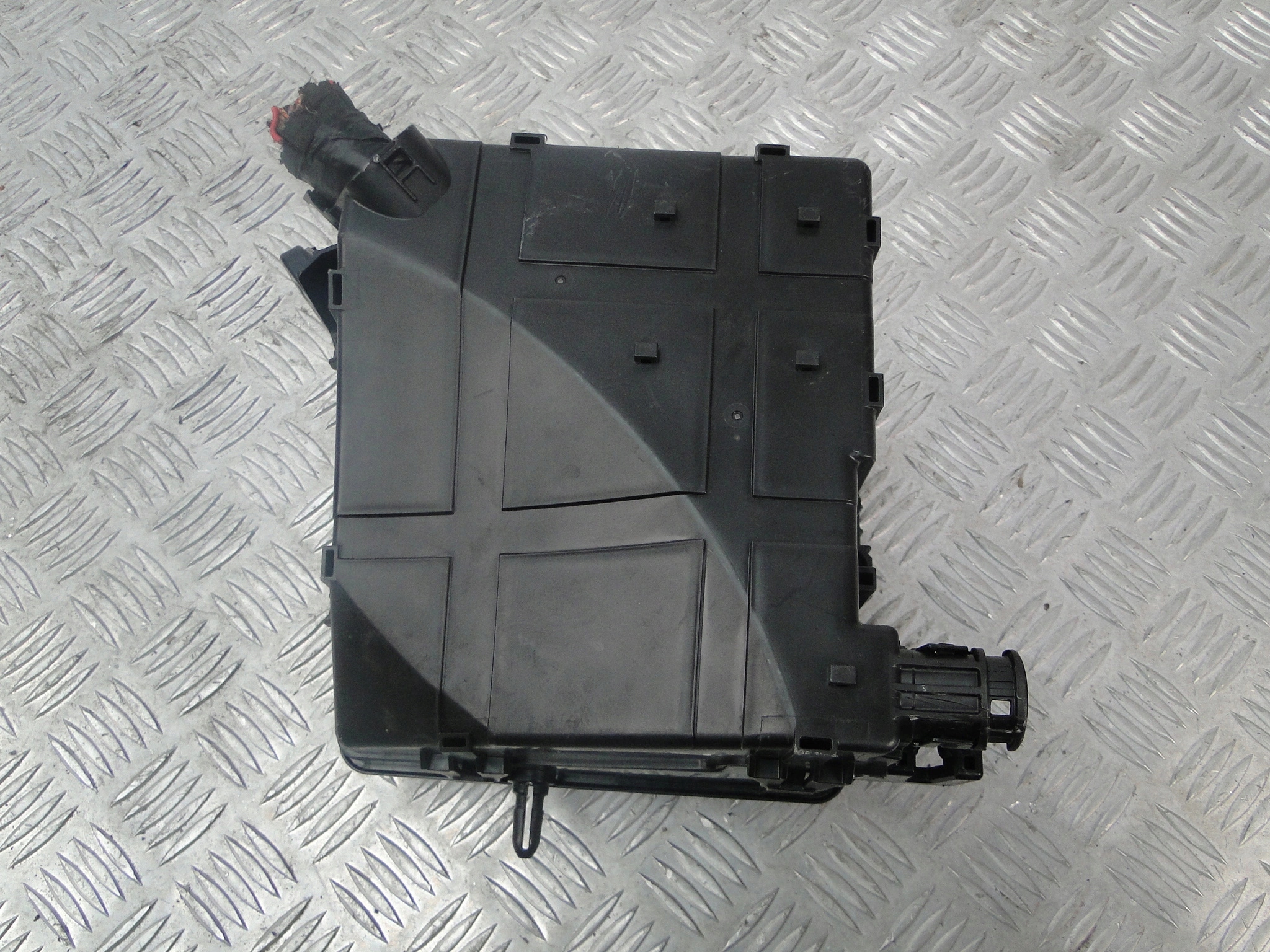 SKRZYNKA BEZPIECZNIKOW TUCSON II 1,6 T-GDI LIFT Typ samochodu 4x4/SUV Samochody osobowe