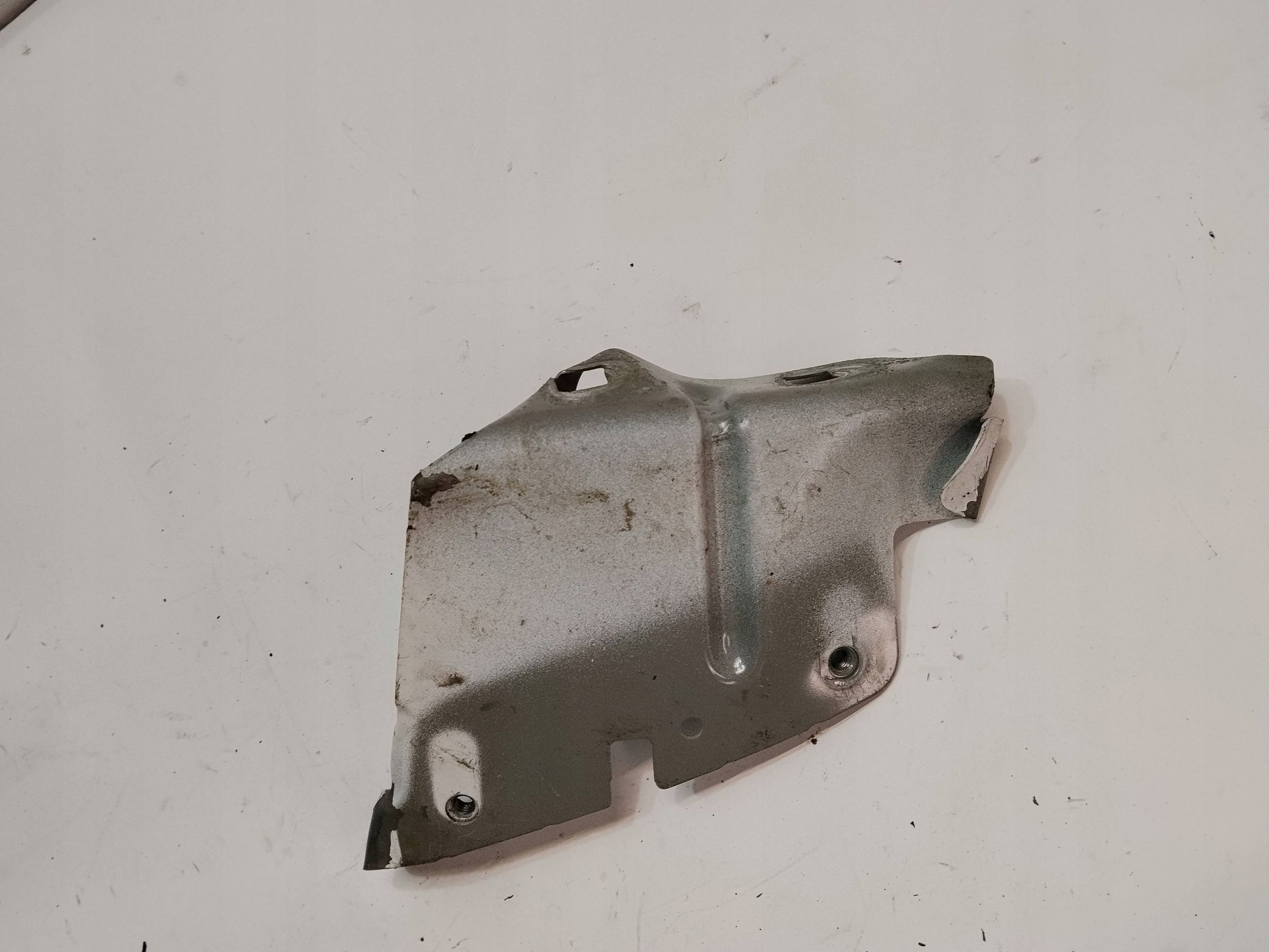 Support plaque Gauche Aile Renault Master III 641C30003R