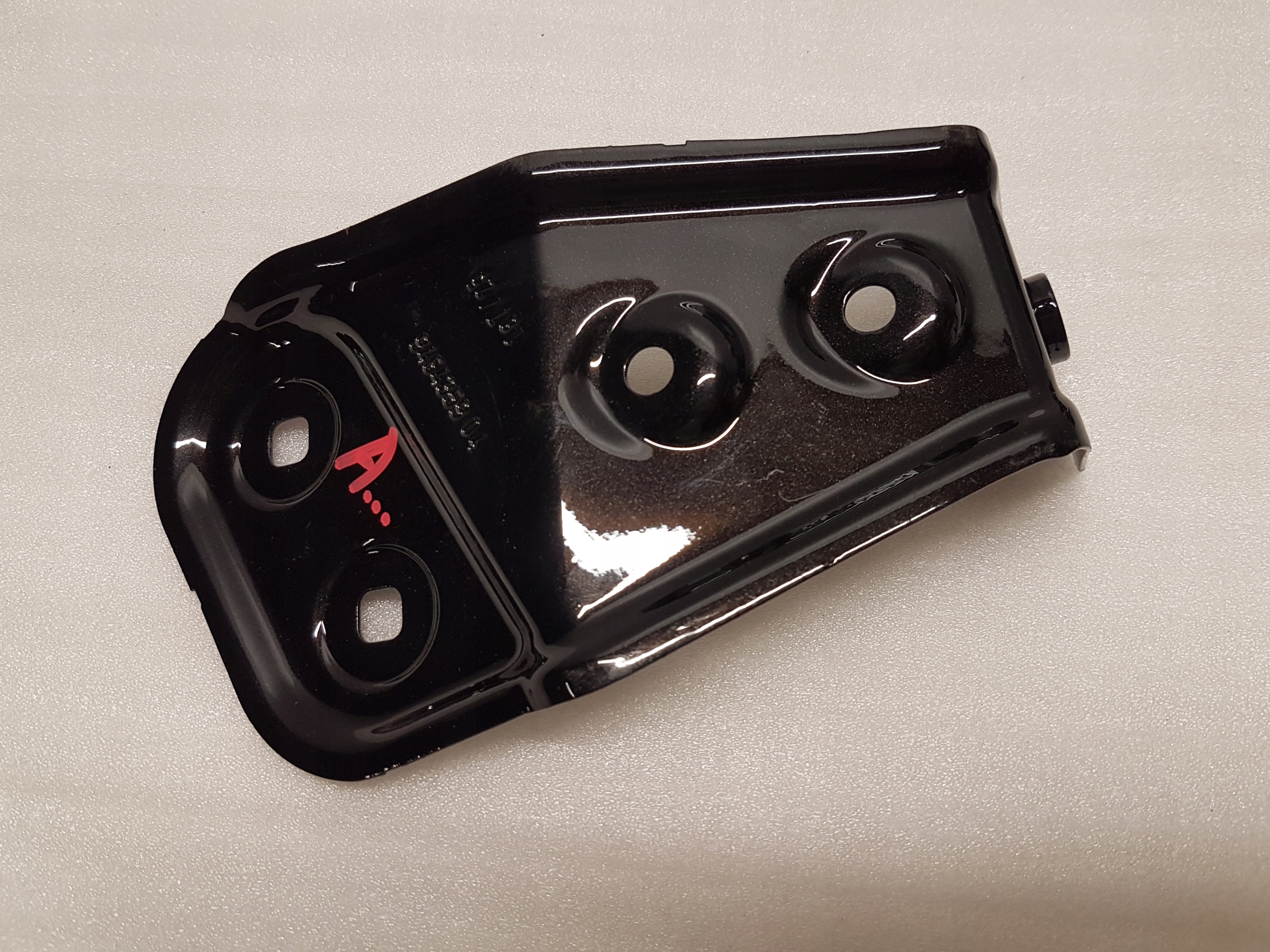 staffa parafango sinistro BMW G70 9464359
