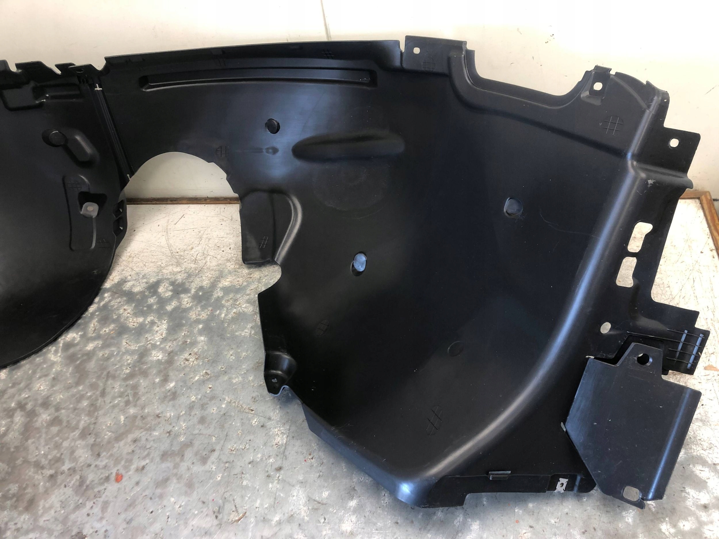 mudguard left front AUDI Q2 81M 81M821171