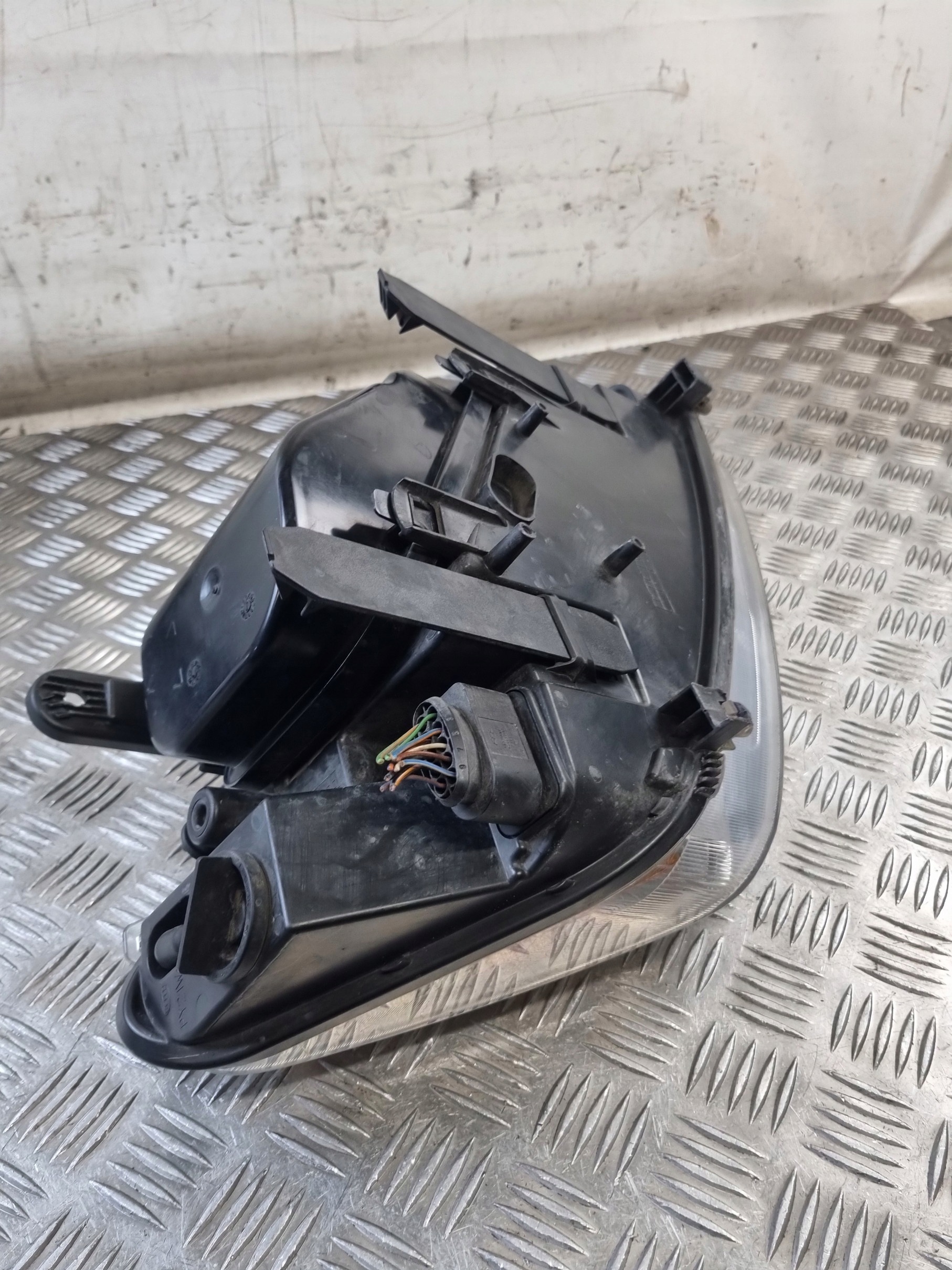 far lijeva prednji dio FORD FOCUS C MAX