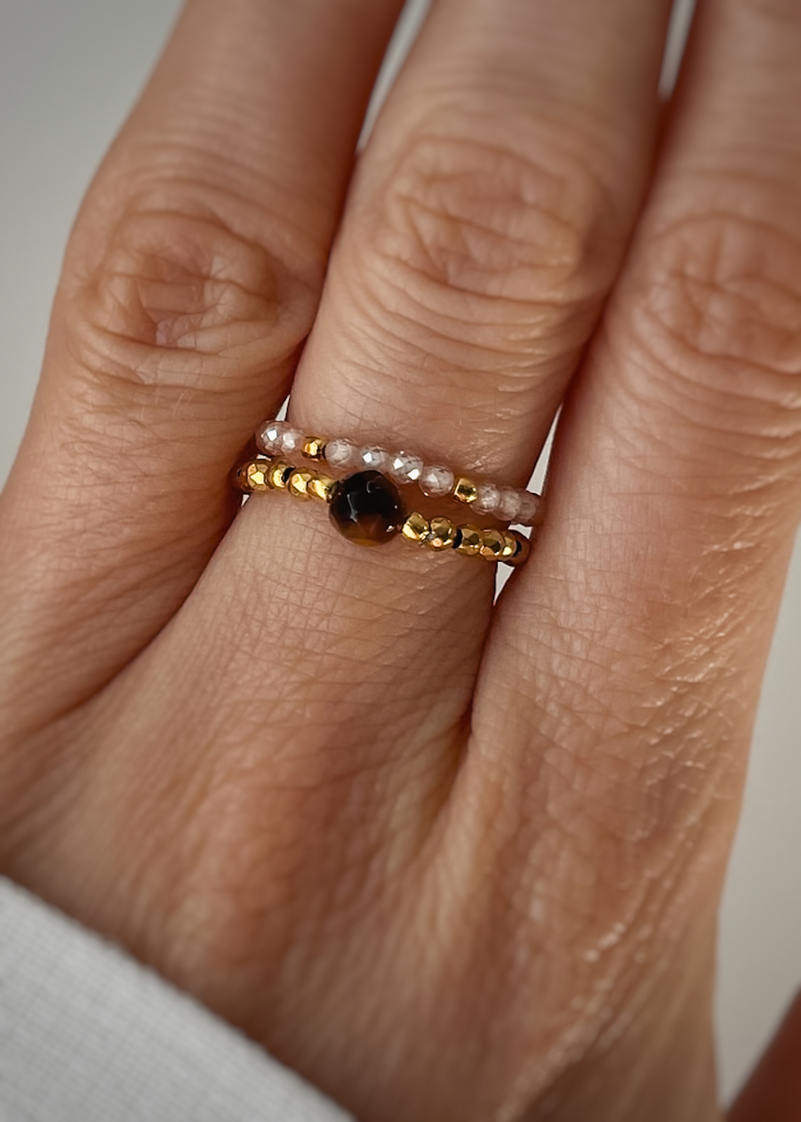 Elastický prsten tygří oko, zirkon šampaňský, velikost M