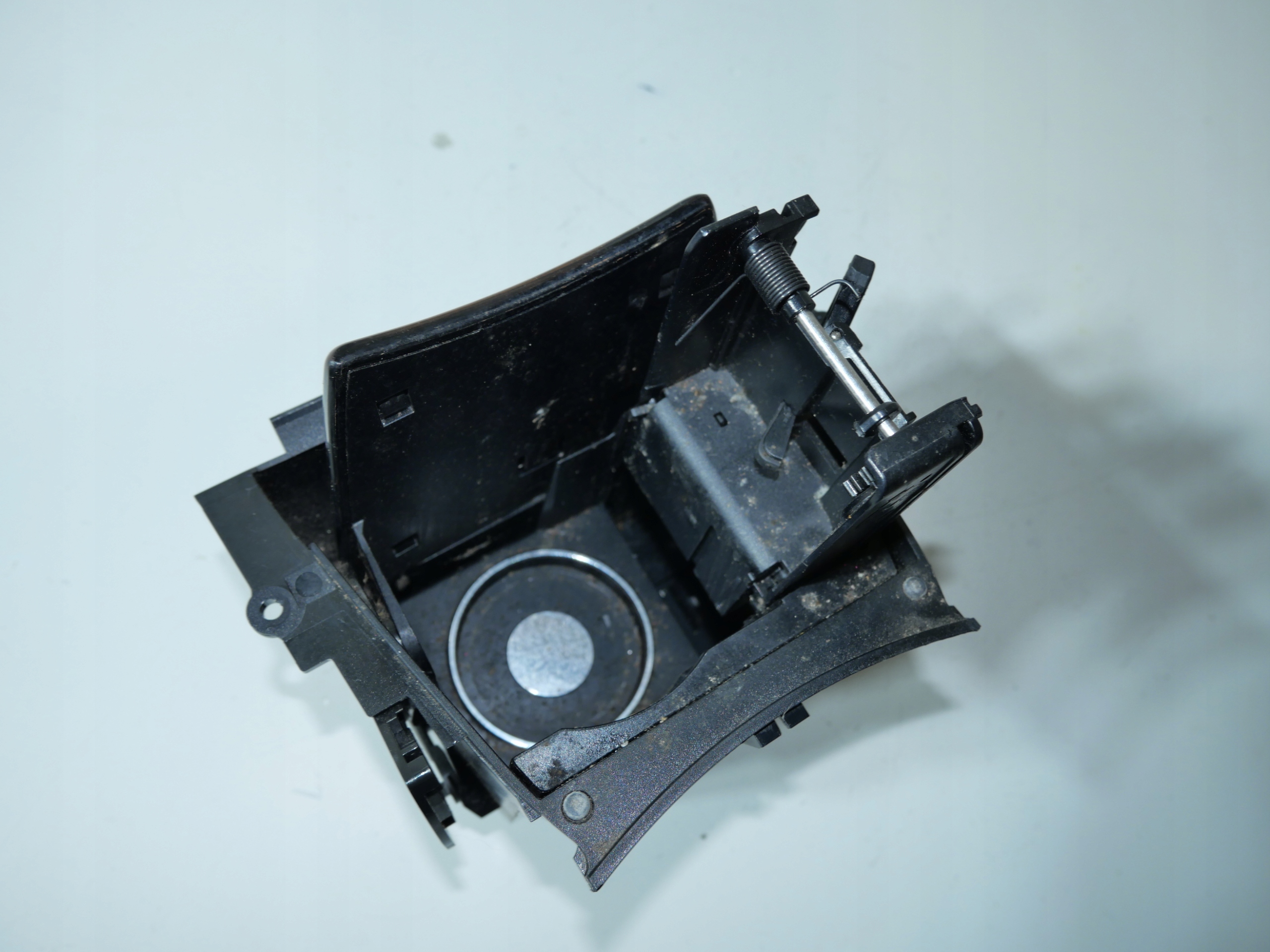 MERCEDES E-KLASA W211 ashtray passenger compartment DEKOR A2116800350