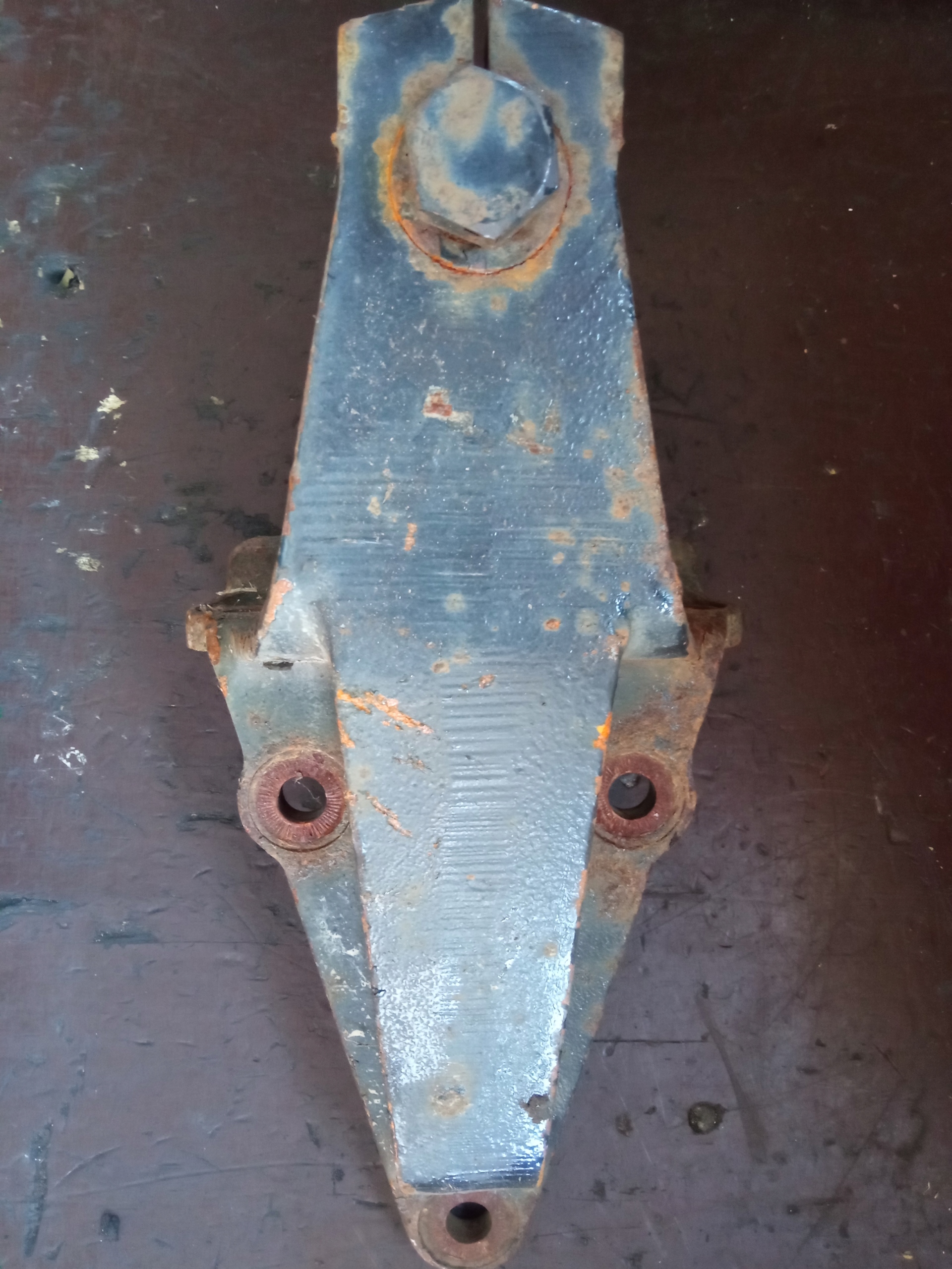 МАН L2000 ЛЕВ. СТОРОНА 94- КРЕПЛЕНИЕ ПРУЖИНЫ ЛЕВЫЙ ПЕРЕД 19,5