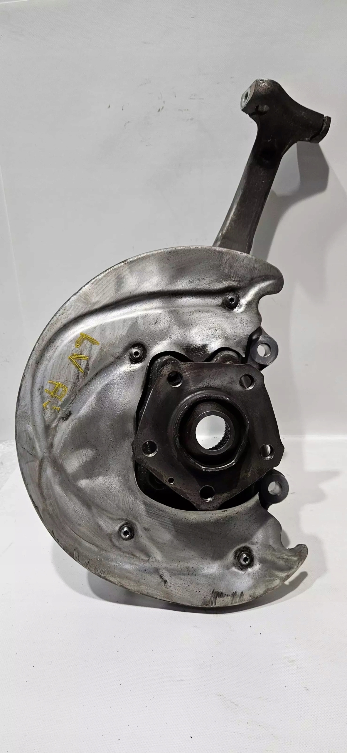 otoč čepu levý předek AUDI A4 B9 A5 8W0 16