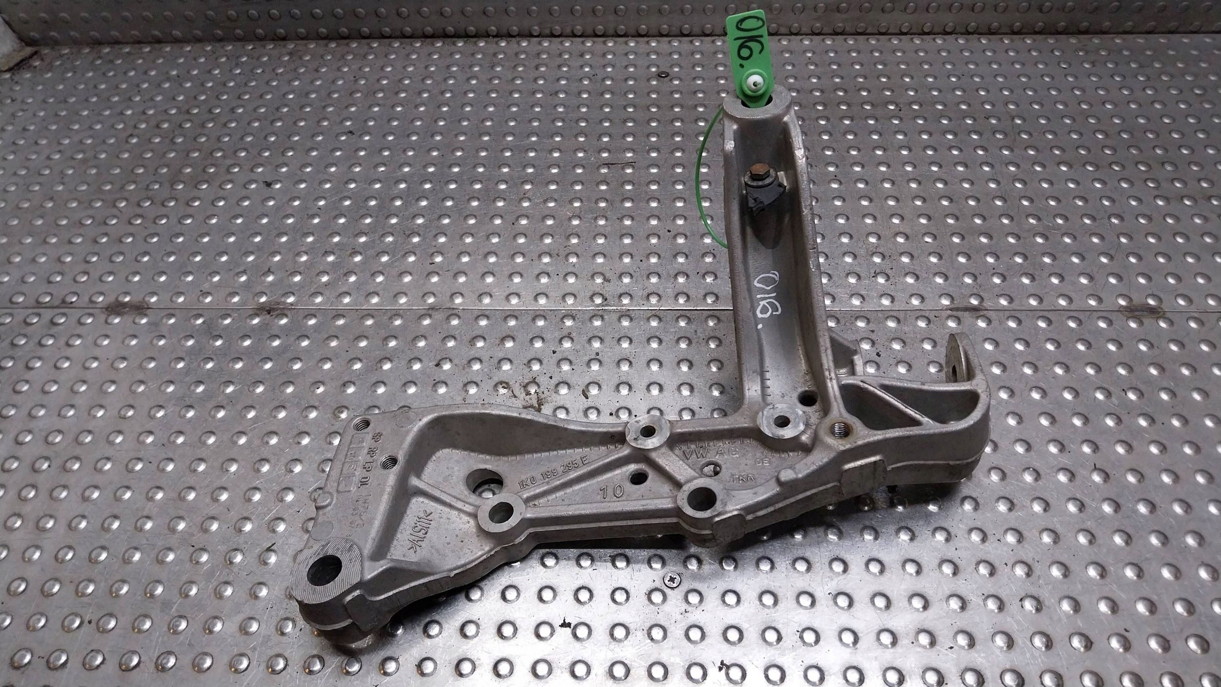 console arms left front 1K0199295E GOLF V AUDI A3 8P LEON II CADDY III