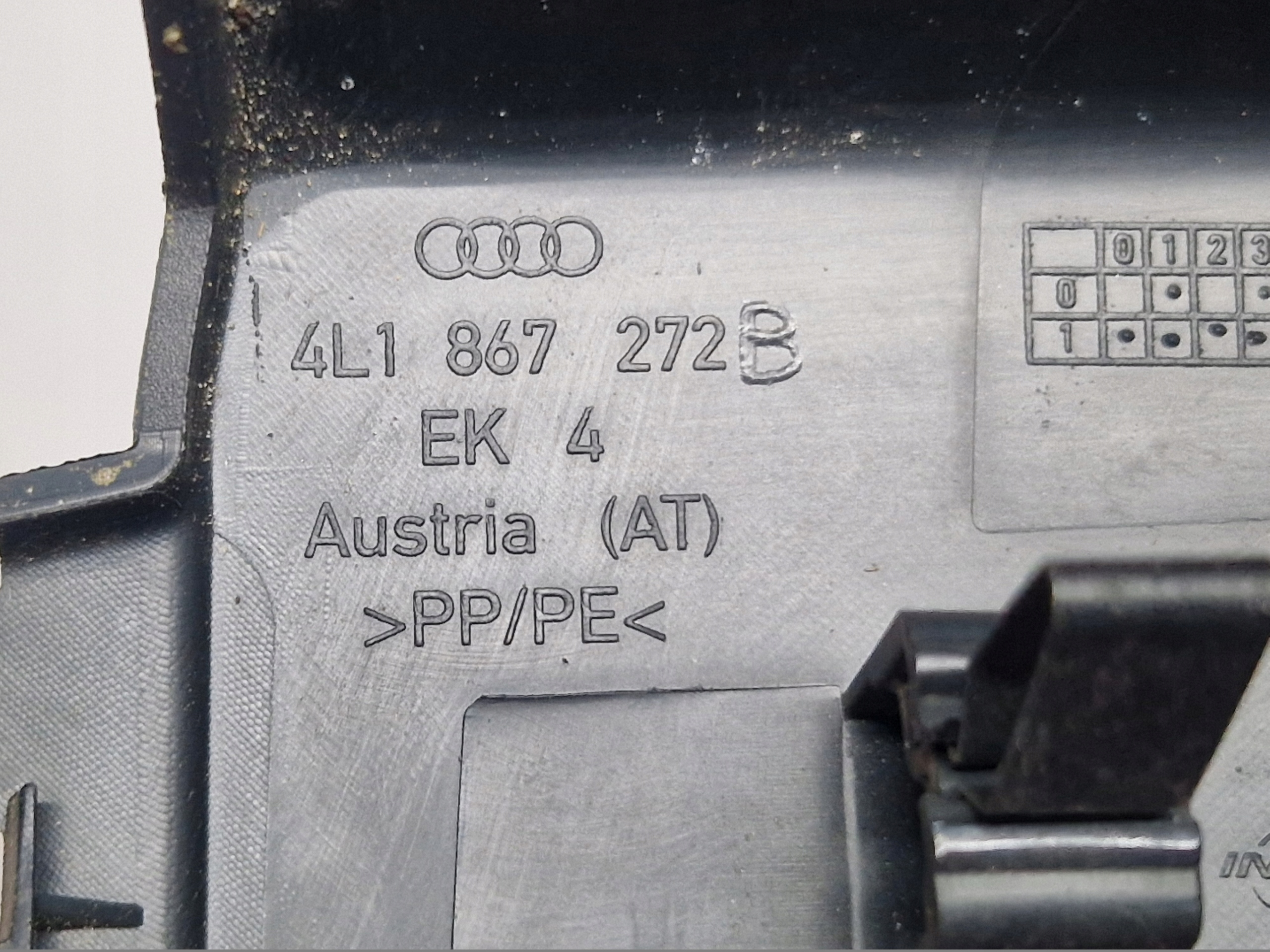 kryt PRAHU pravá předek AUDI Q7 4L 4L1867272B