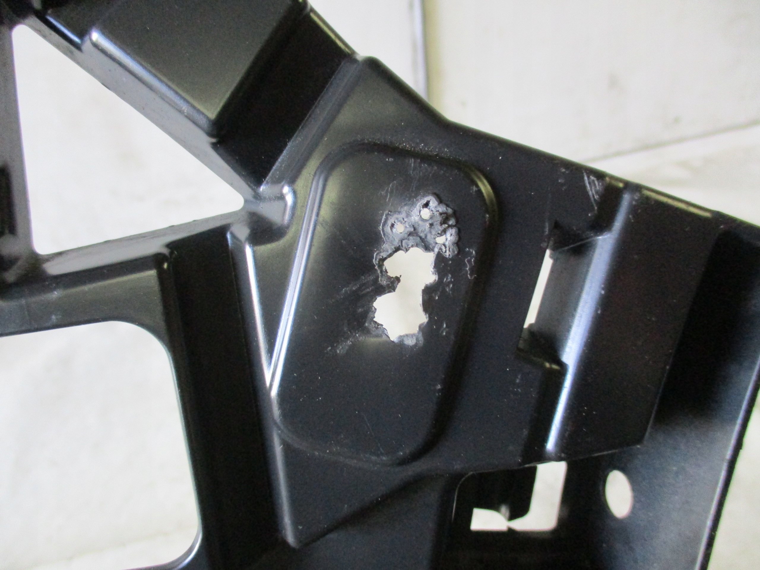 bumper bracket left front front Renault Megane 4 IV 620438925R