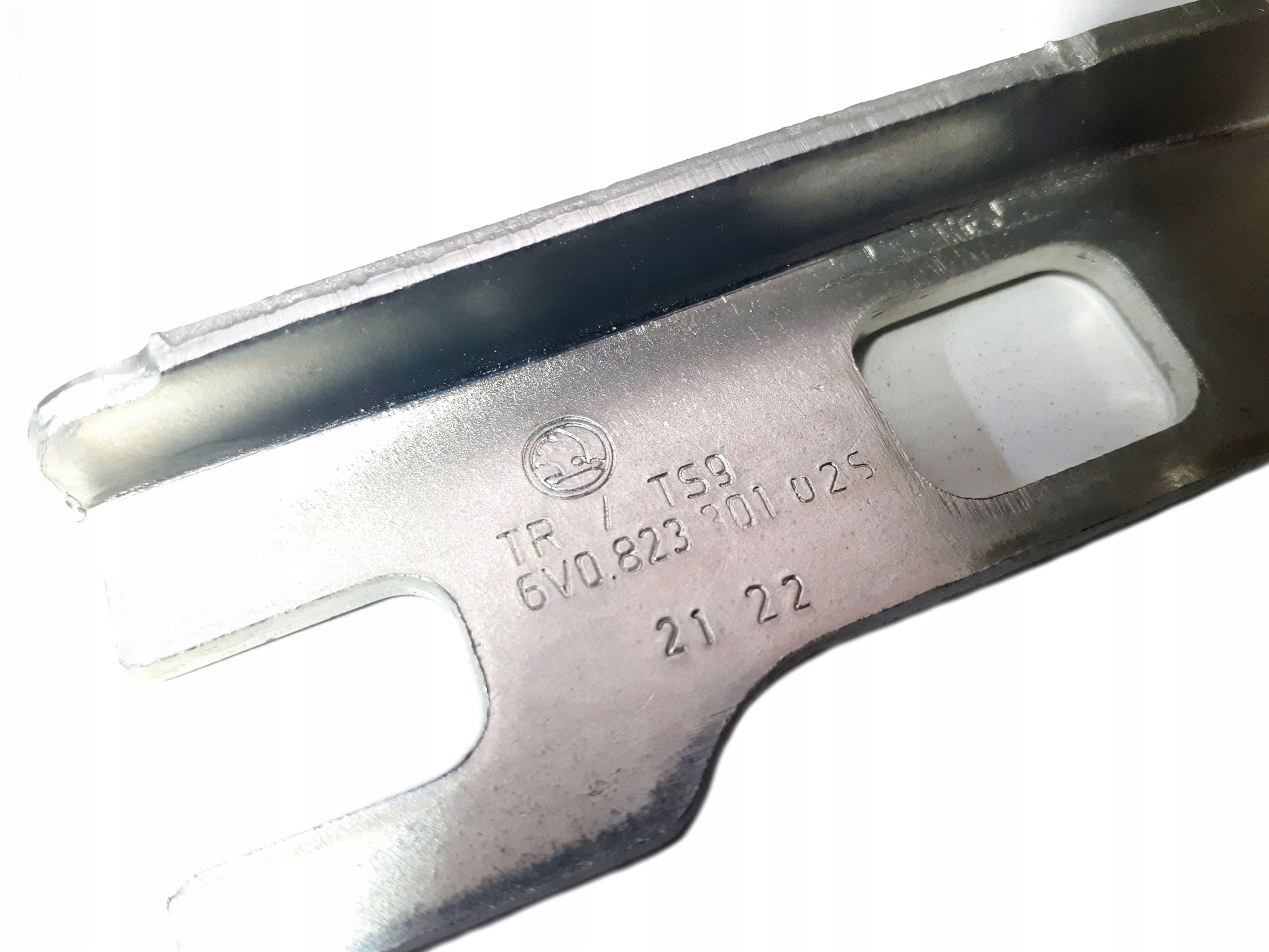 ZAWIAS POKRYWY MASKI ORG LEWY FABIA III 6V0823301 Waga produktu z opakowaniem jednostkowym 0.5 kg