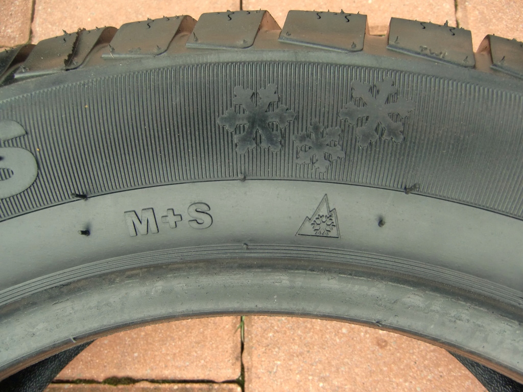 ZESTAW 2szt. OPONY ZIMOWE 205/55R16 para CICHE Profil opony 55