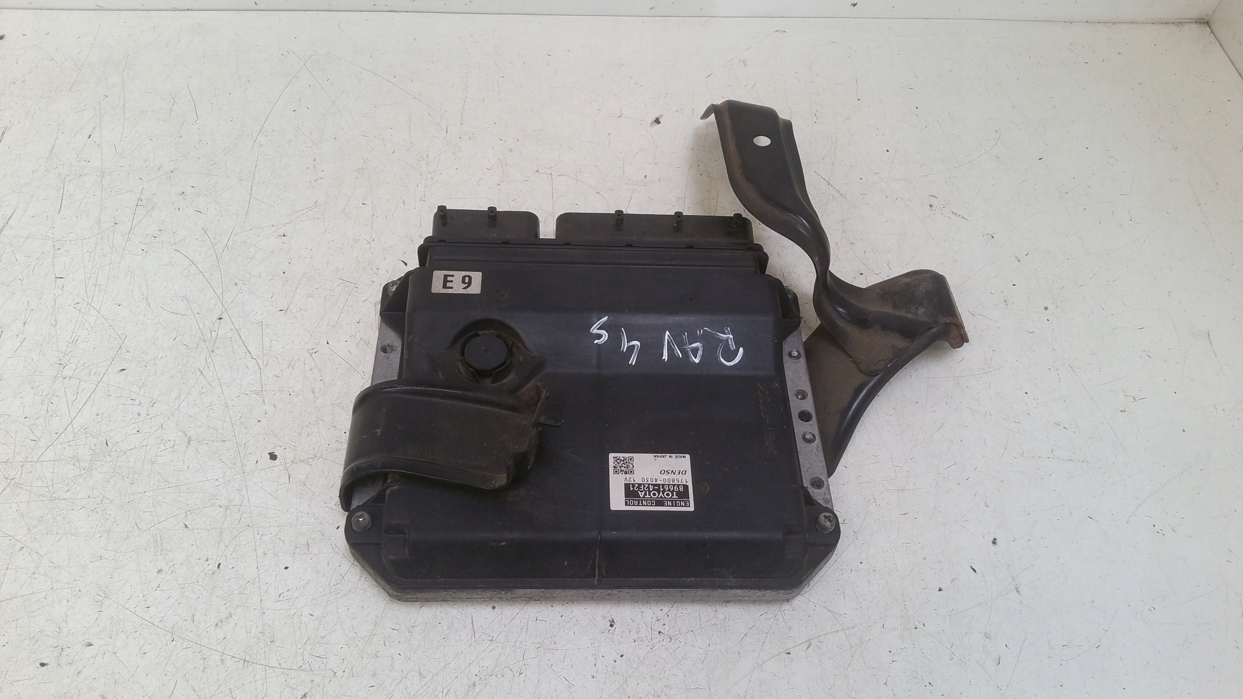 computer des motors 89661-42F21 Toyota RAV4