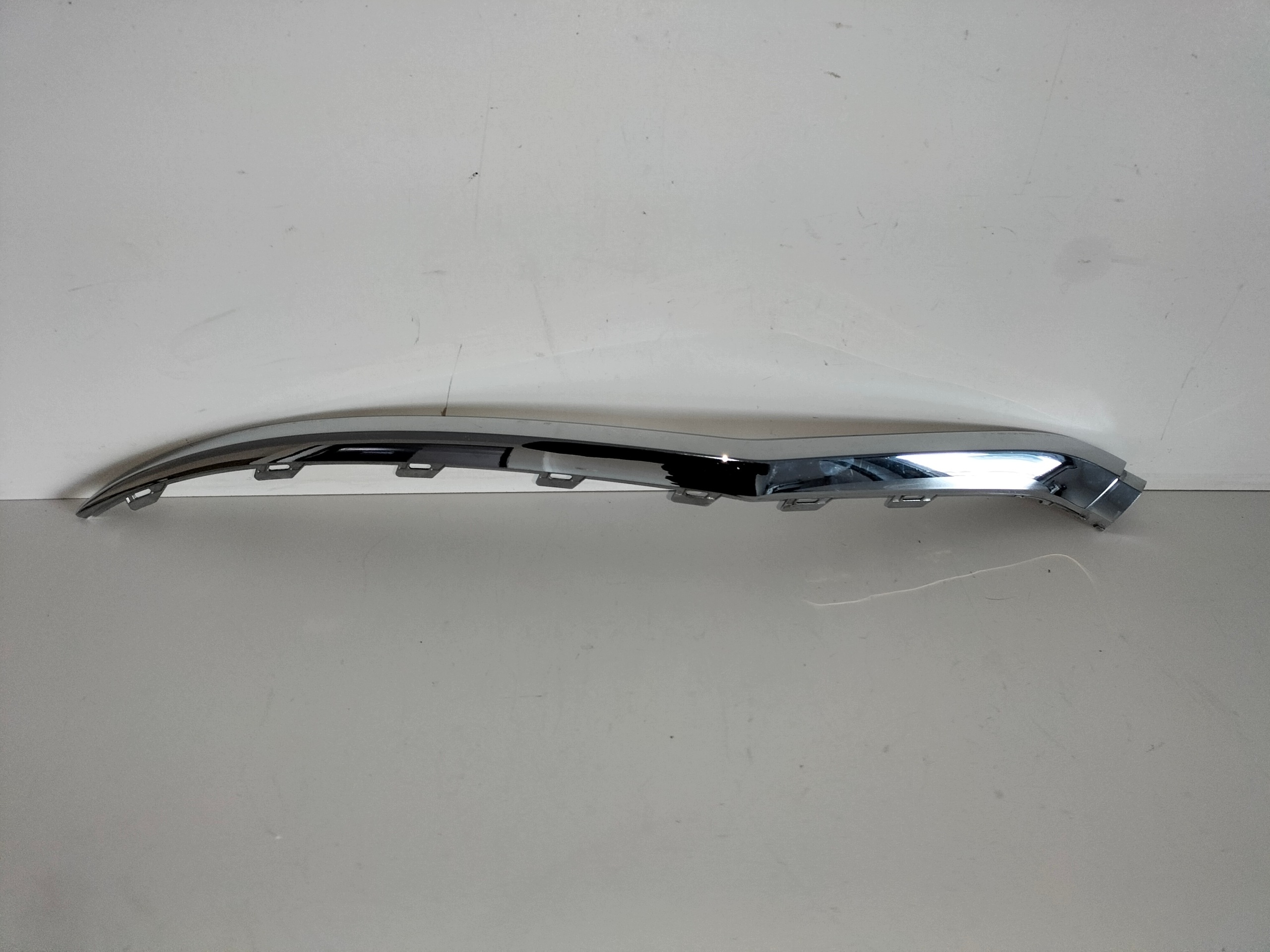 moulding cap chrom of a bumper front left VW T-ROC 17
