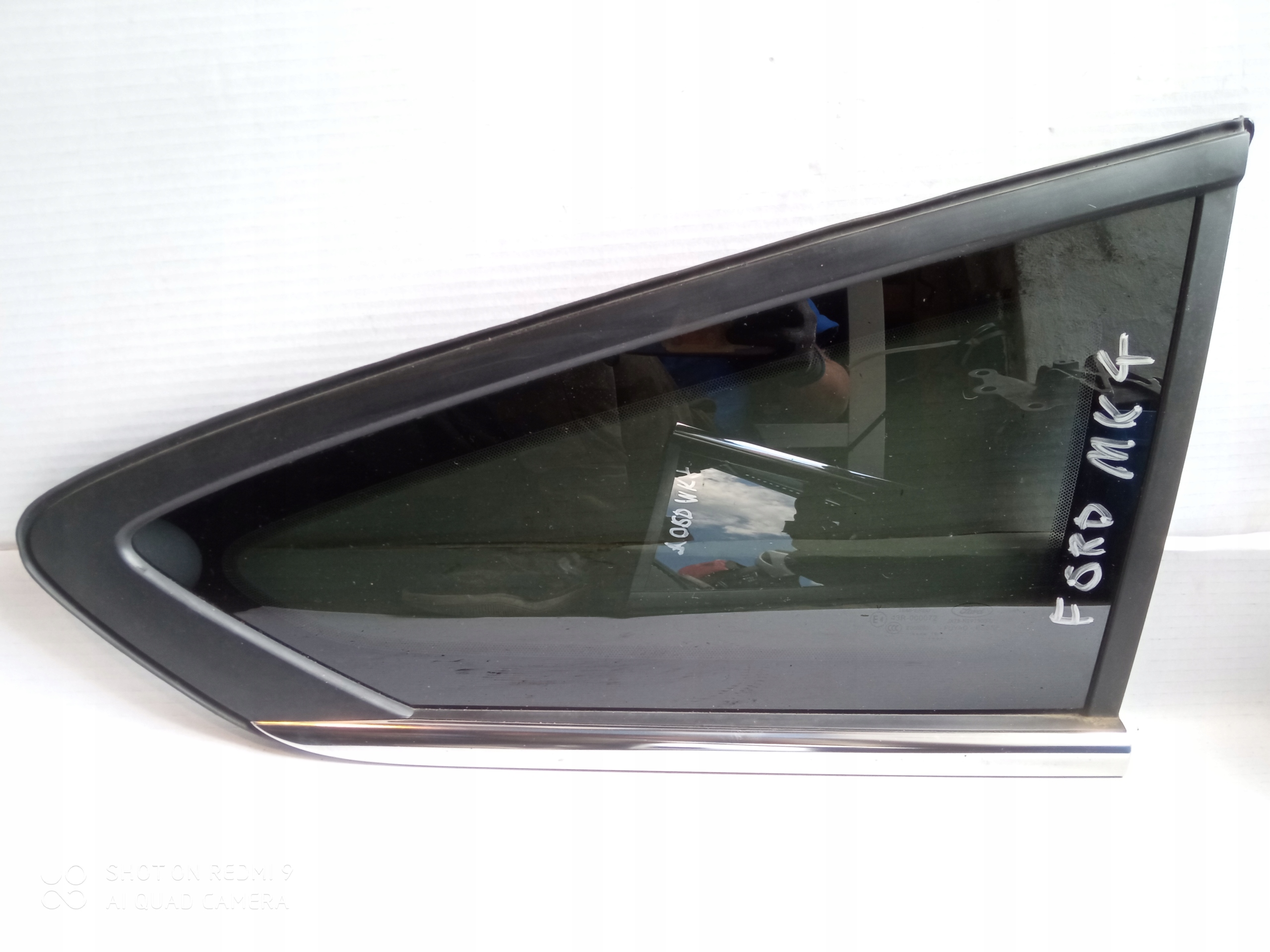 JX7B-N297B00-D - FOCUS MK4 УНІВЕРСАЛ СКЛО КУЗОВА ПРАВИЙ ЗАДНІЙ ХРОМ