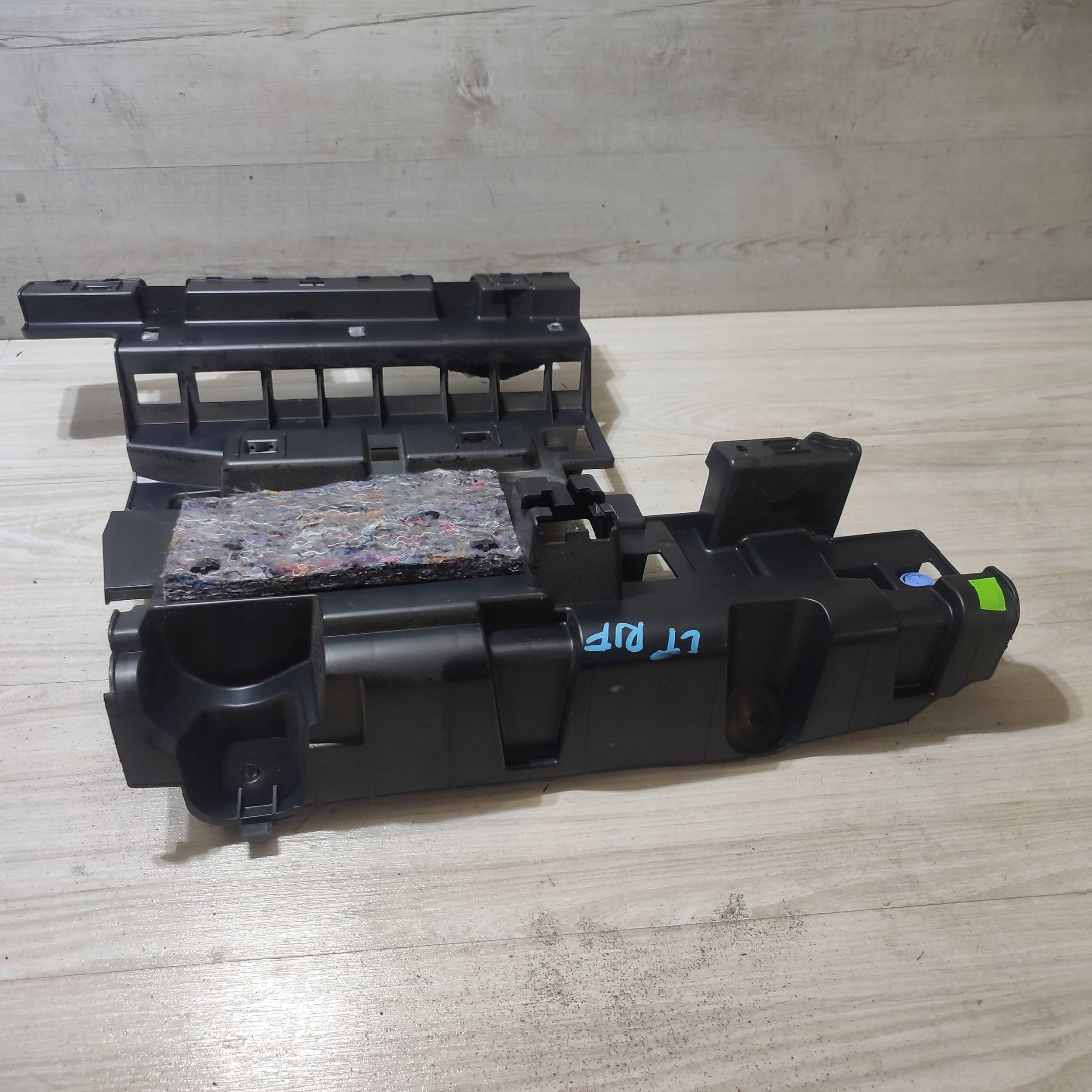 holder boczka boot Peugeot Rifter 9817586177