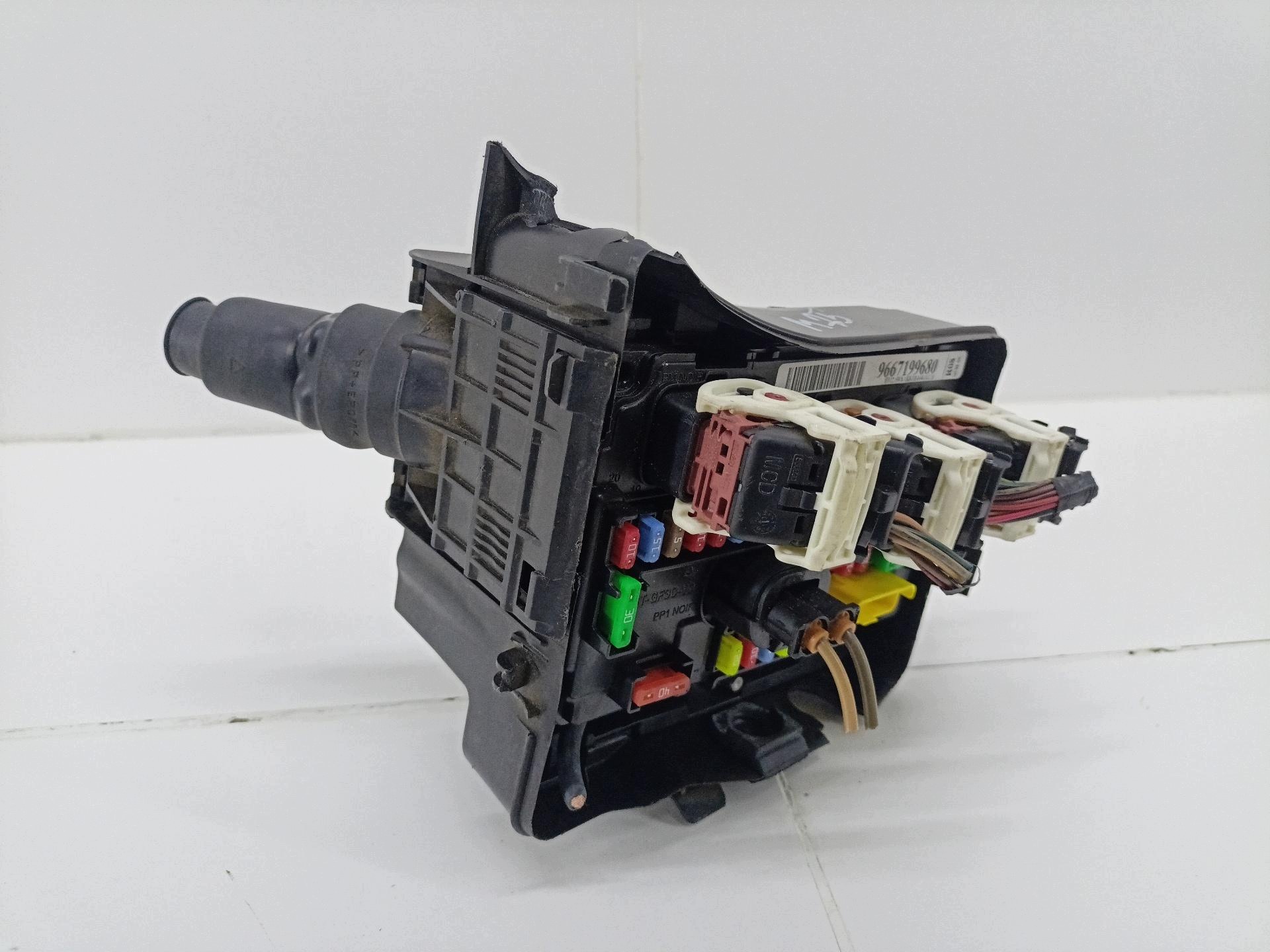 fuse box Citroen C3 2 facelift 2013 9667199680